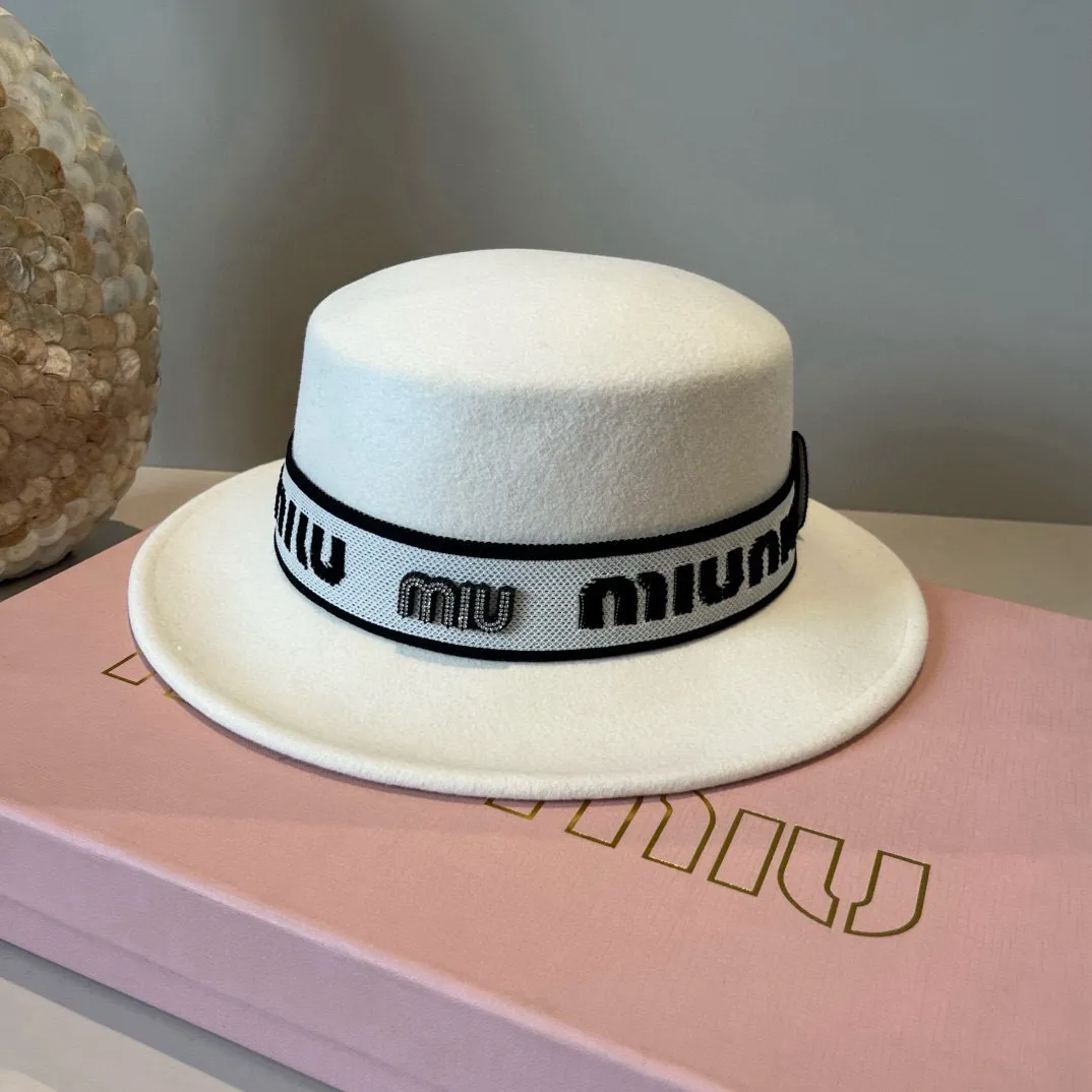 💰180¥ White miumiu autumn and winter new wool top hat, flat top hat, 100% wool🦙% fabric, head circumference 57cm