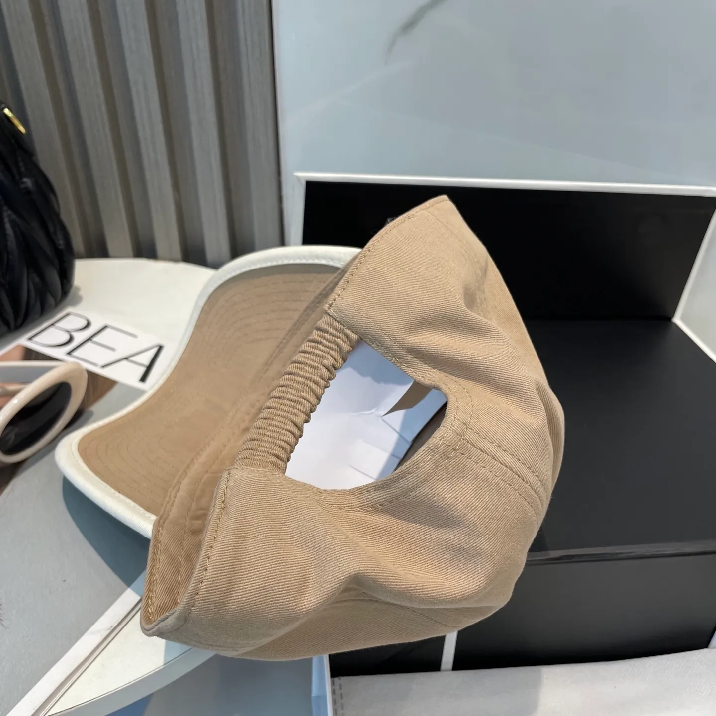 P60💛 Comes with dust bag. [Miumiu Miu Miu] New order style embroidered baseball cap🧢Big brand style is super easy to match, hurry up and get it!