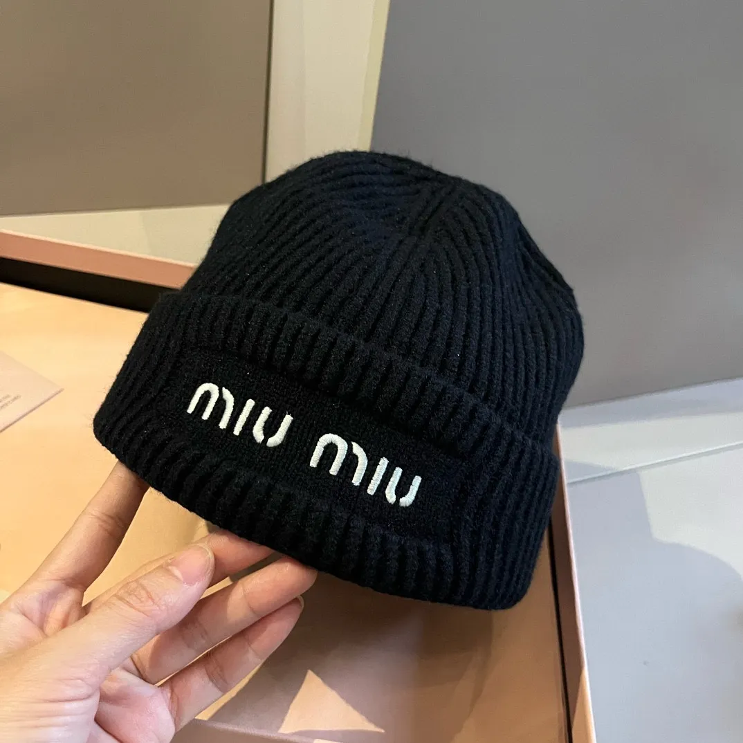 💰70¥ miumiu new knitted beanie, unisex