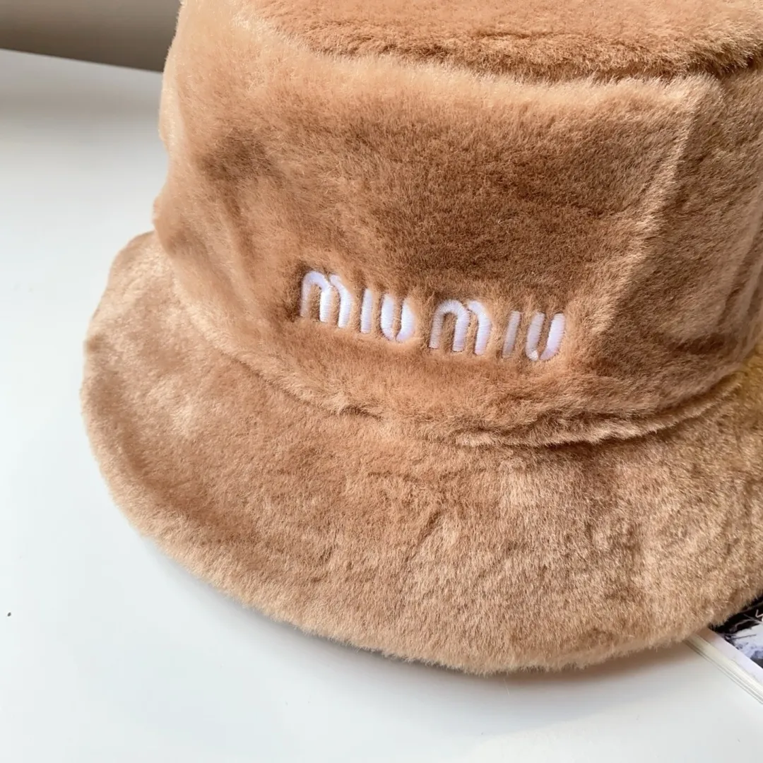 💰Scarf 35 hat 70¥ 2️⃣5️⃣Fall and winter hot style ⚜️miumiu artificial fur warm scarf hat 💫Fashion star same style 🛒Black khaki pink