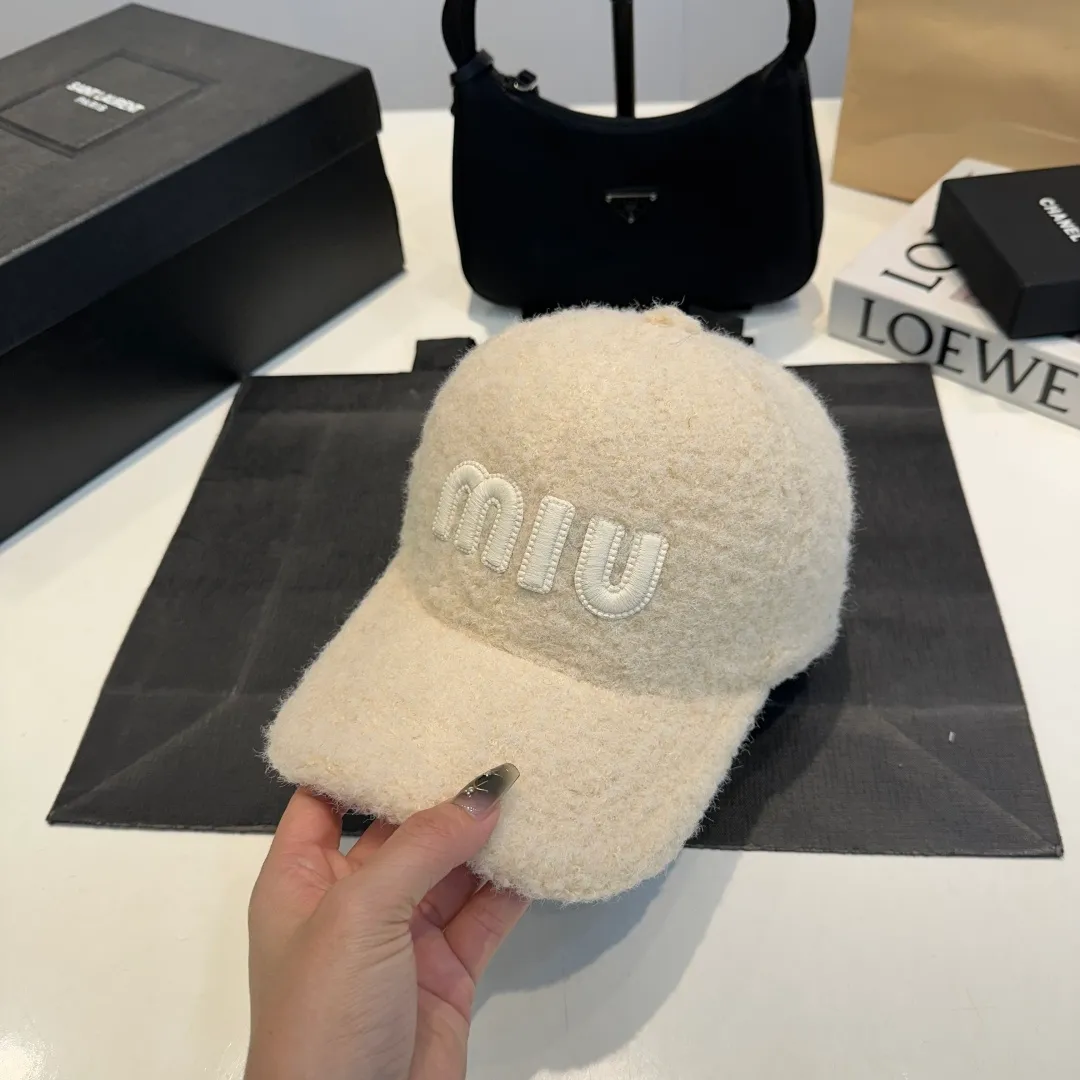 P56 Miumiu Miumiu new order style embroidered baseball cap🧢Big brand style is super easy to match, get it now!