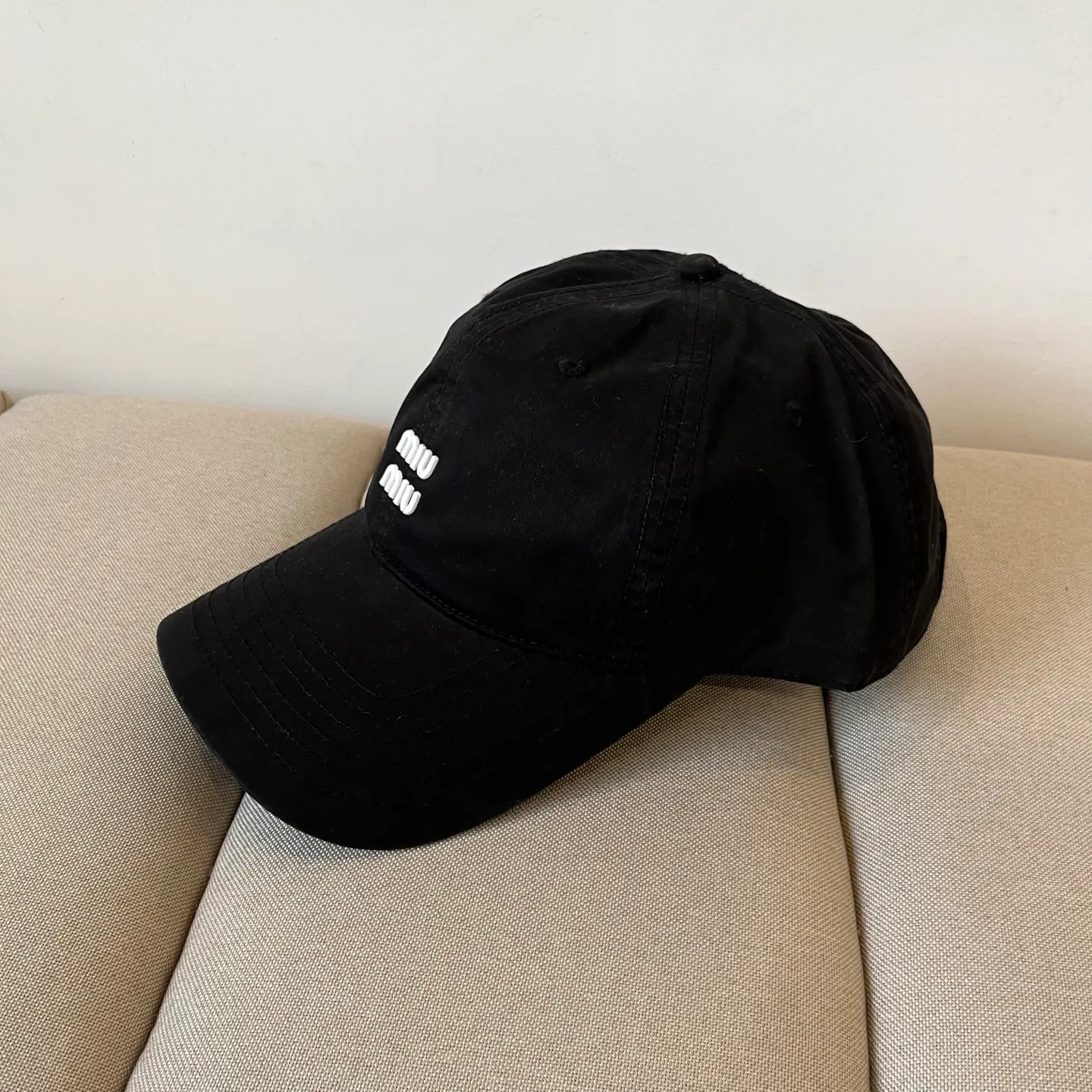 P60 miumiu original spring and summer new baseball cap, authentic mold-making and custom-made, the original workmanship is meticulous and the quality is superb!