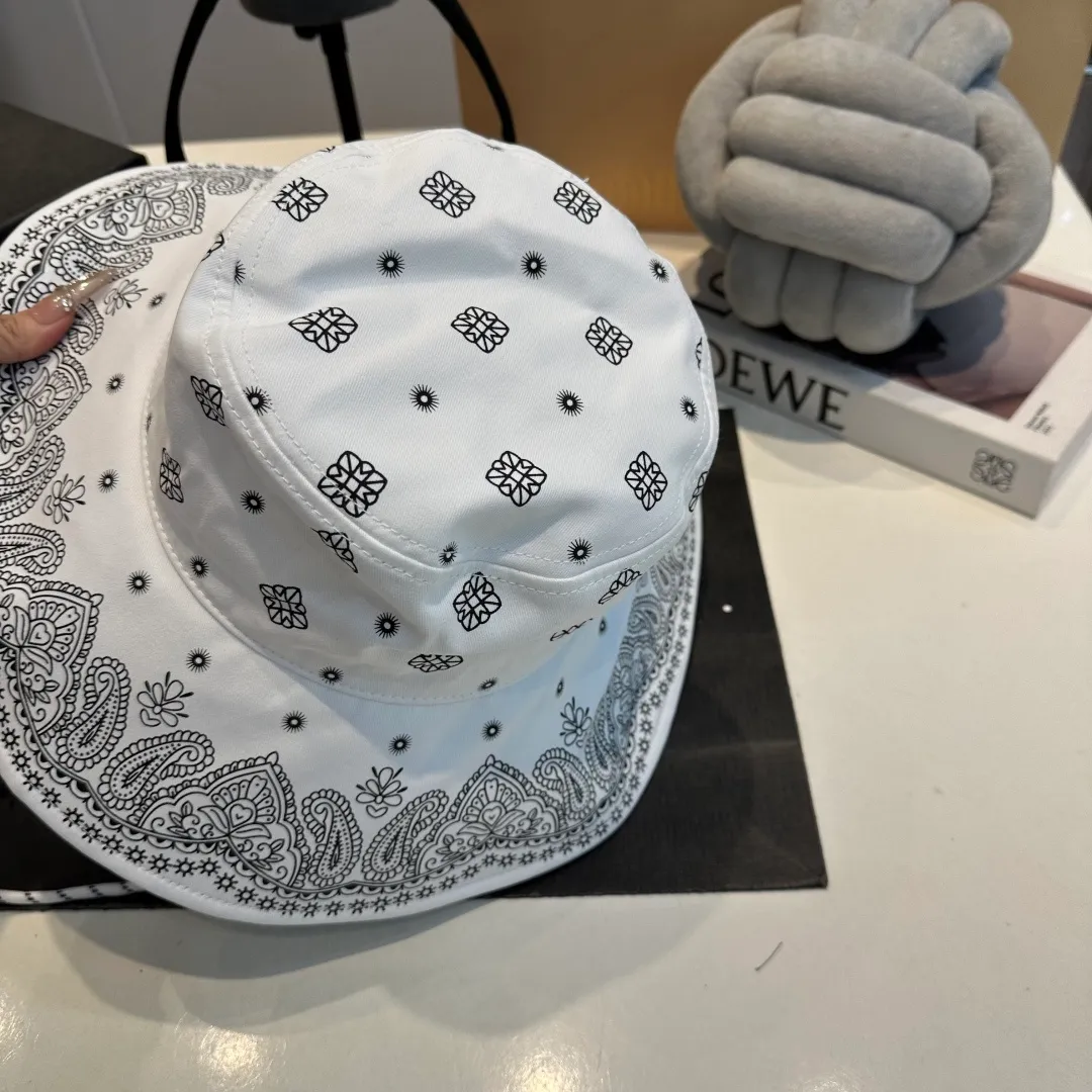P70 Miumiu Miumiu new order style embroidered graffiti bucket hat🧢big brand style is super easy to match, get it now!