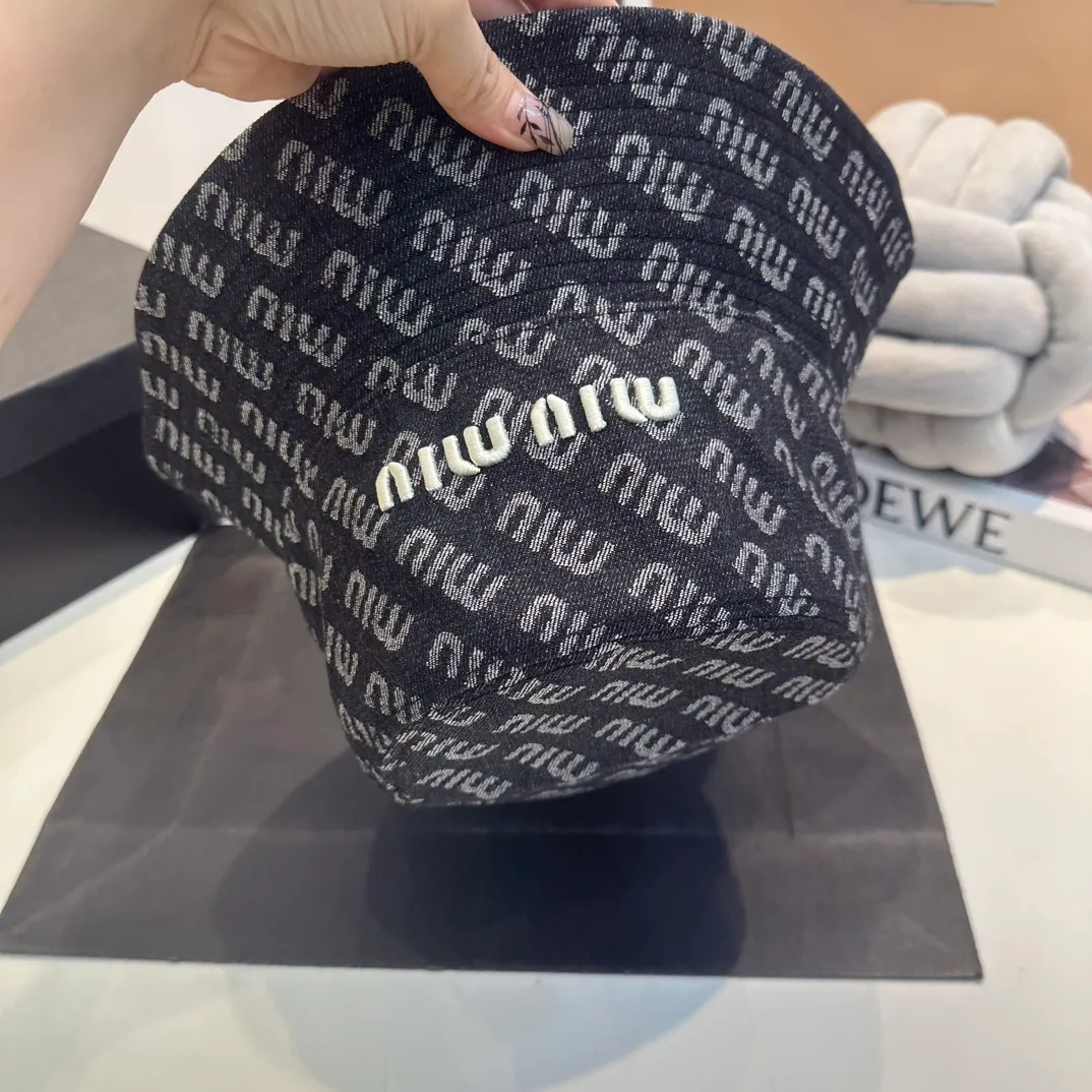 P60 miumiu new denim fisherman hat, the hottest color at the moment - full of street style! Trendy and versatile, Xiaohongshu grows grass, poison, get your boyfriend, and cool together
