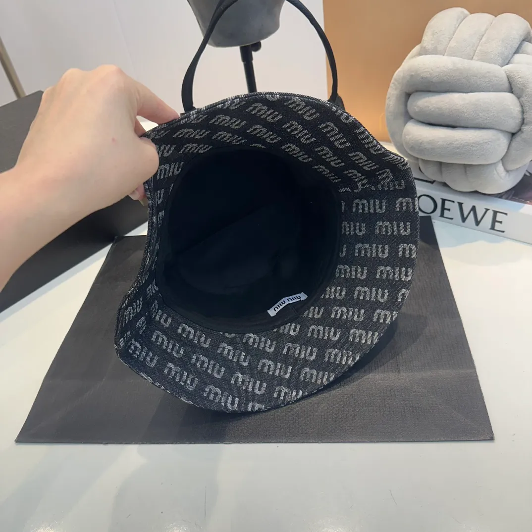 P60 miumiu new denim fisherman hat, the hottest color at the moment - full of street style! Trendy and versatile, Xiaohongshu grows grass, poison, get your boyfriend, and cool together