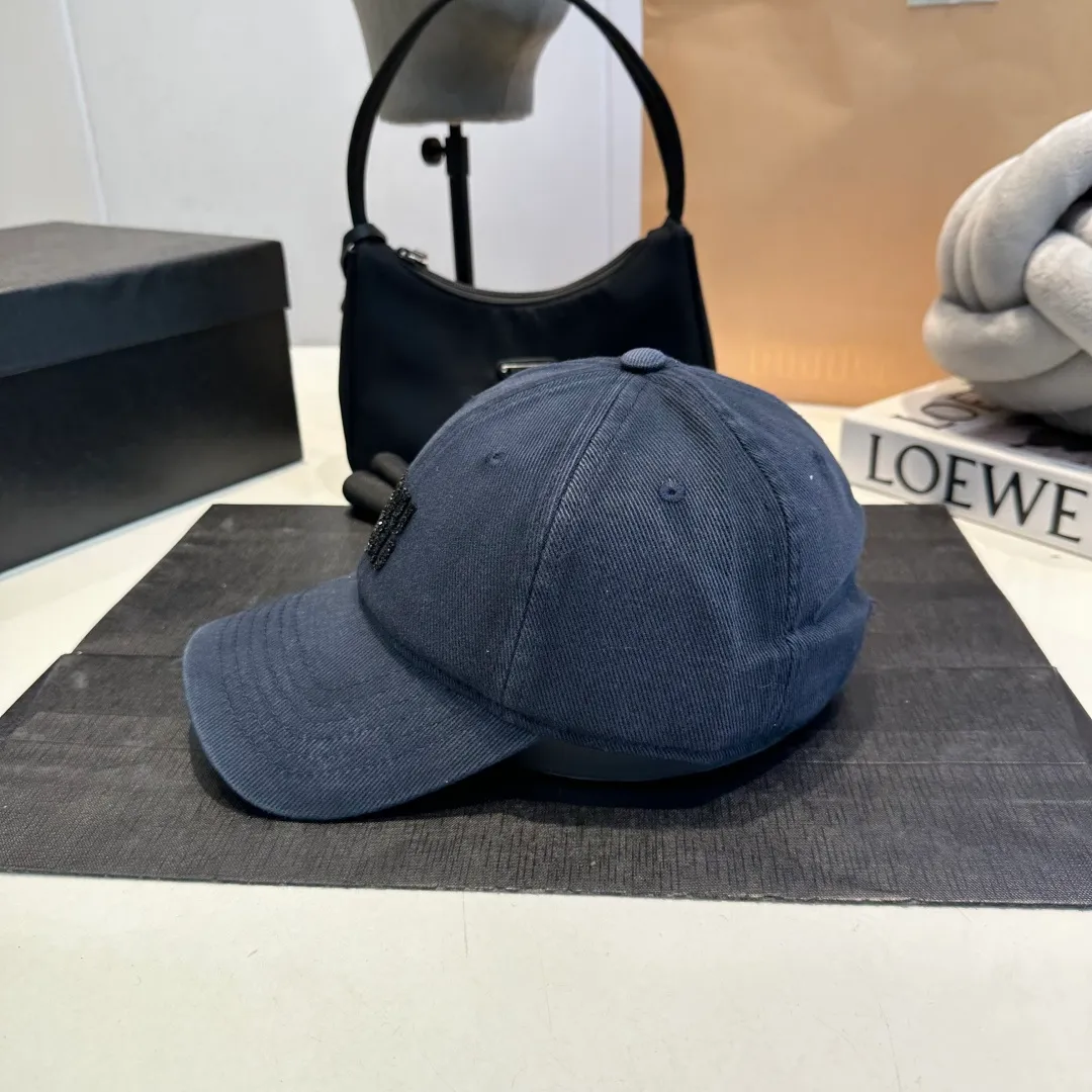 P60 miumiu new 25 spring and summer baseball cap, widened to show a small head, 25 spring and summer new logo embroidery, same style for men and women