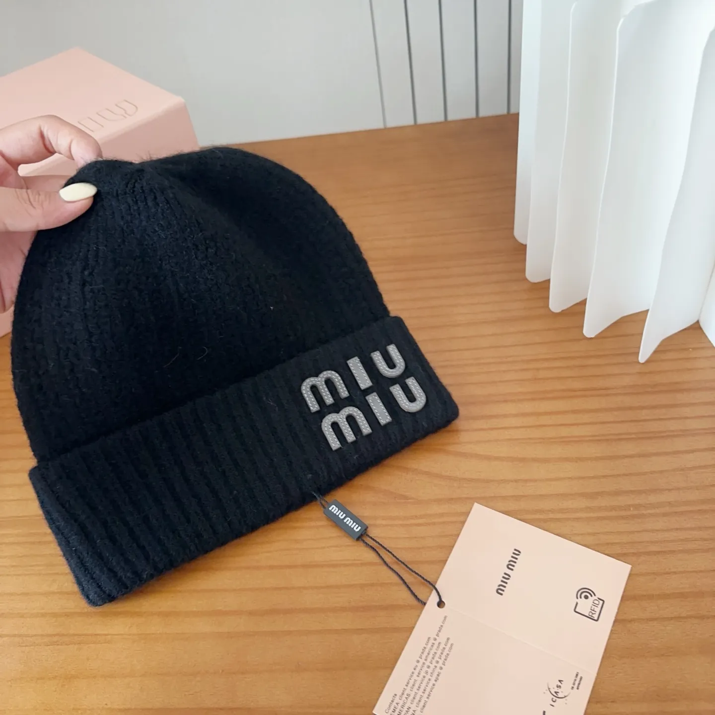 💰60 miumiu’s most popular knitted hat at the Miu Miu counter! Xiaohongshu’s new product is released, it’s so 🉑️, high-elastic fabric, classic colors, same style for men and women.