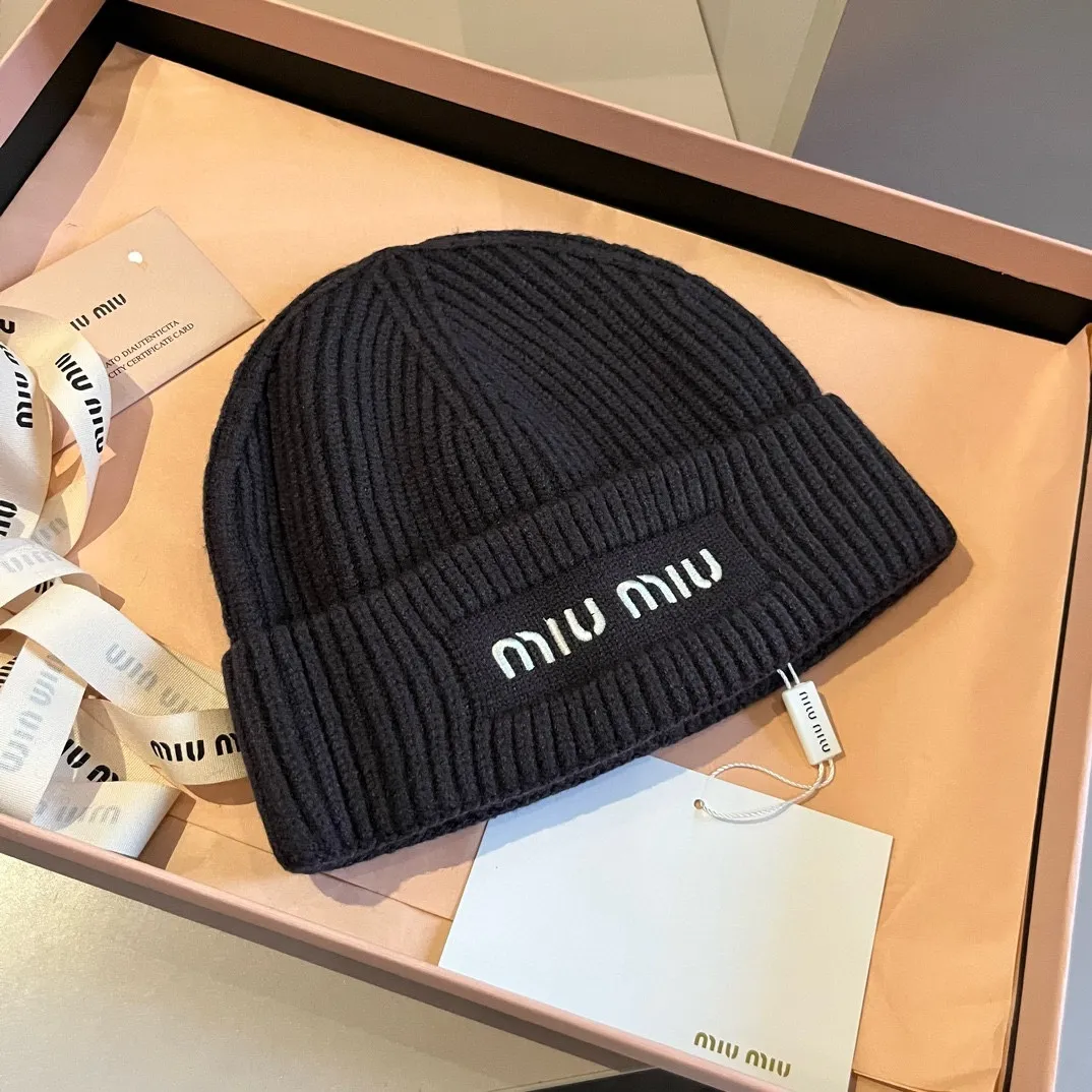 💰70¥ miumiu new knitted beanie, unisex