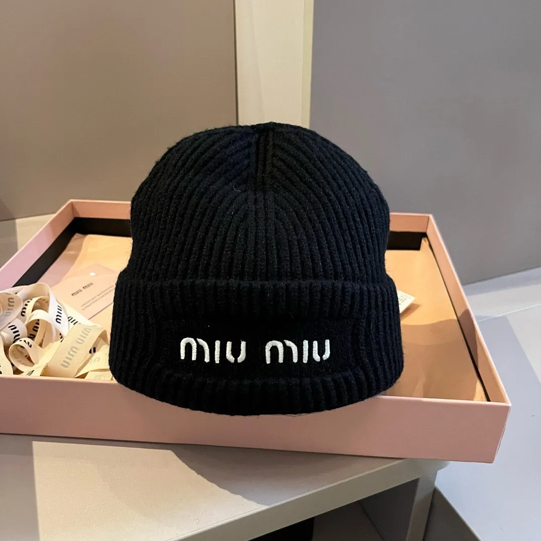 💰70¥ miumiu new knitted beanie, unisex