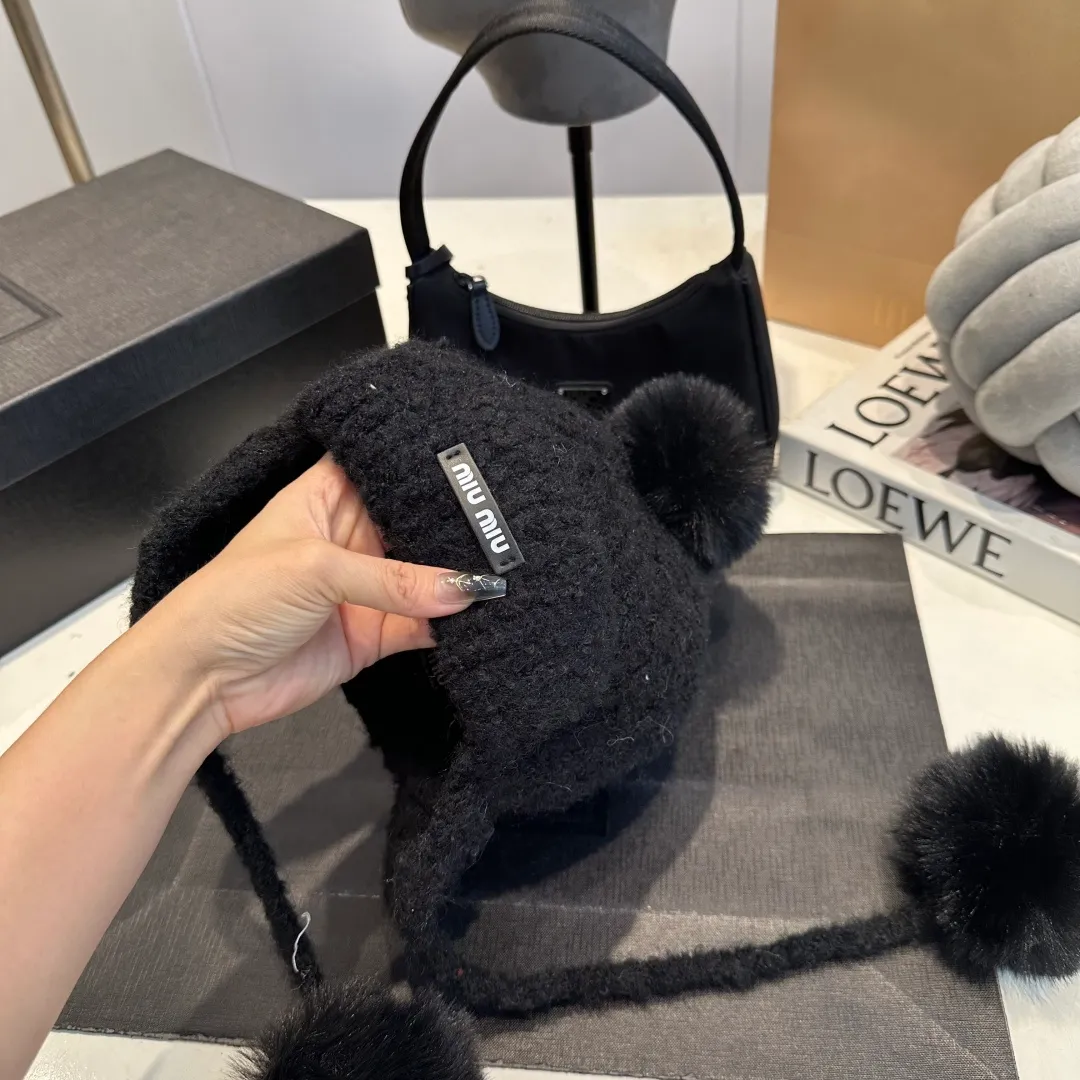 P80 miumiu Miu Miu fox fur ball new autumn and winter wool hat