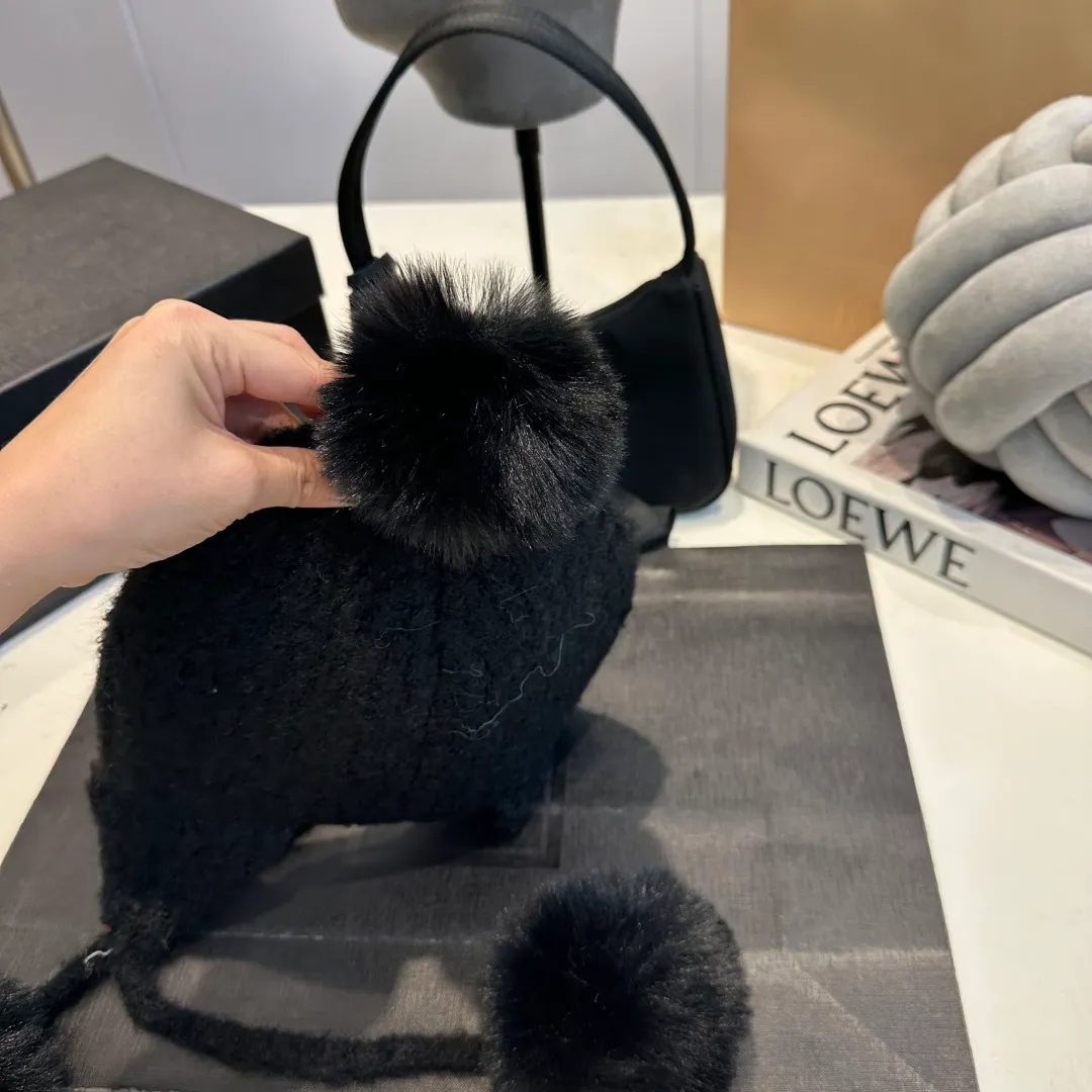 P80 miumiu Miu Miu fox fur ball new autumn and winter wool hat