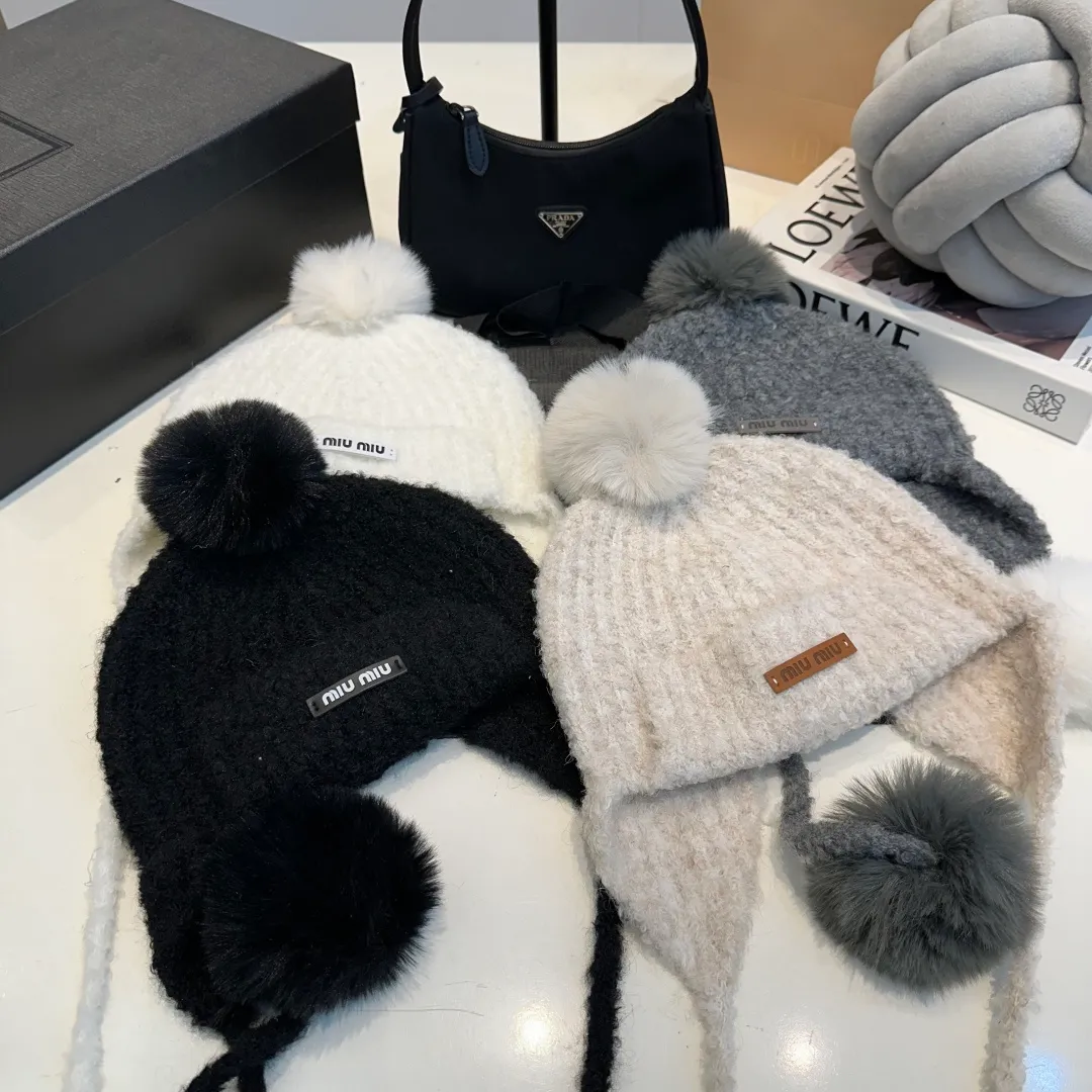 P80 miumiu Miu Miu fox fur ball new autumn and winter wool hat
