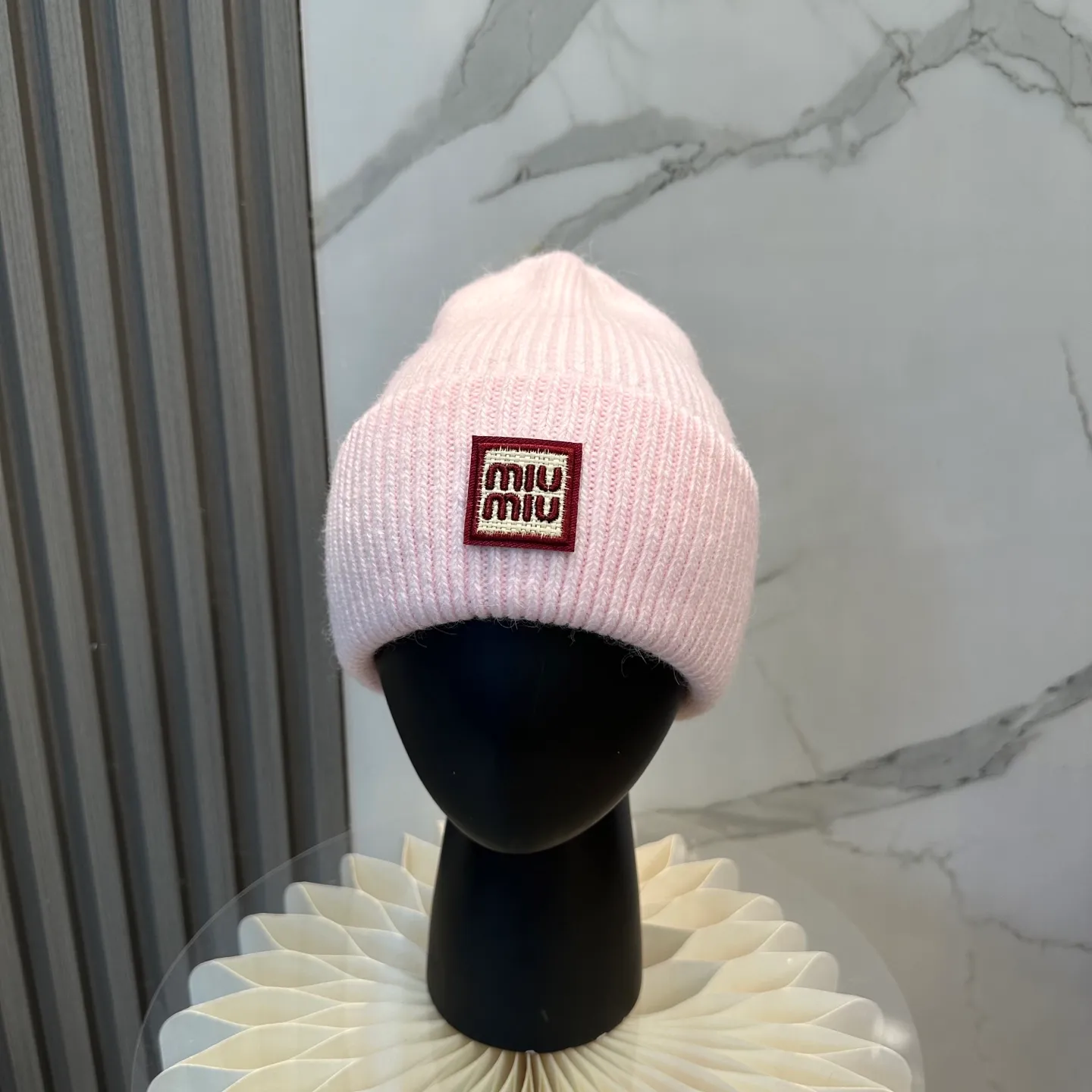 P50 miumiu Miu Miu counter's popular embroidered logo knitted hat! Xiaohongshu’s new product is released, it’s so 🉑️, high-elastic fabric, classic color