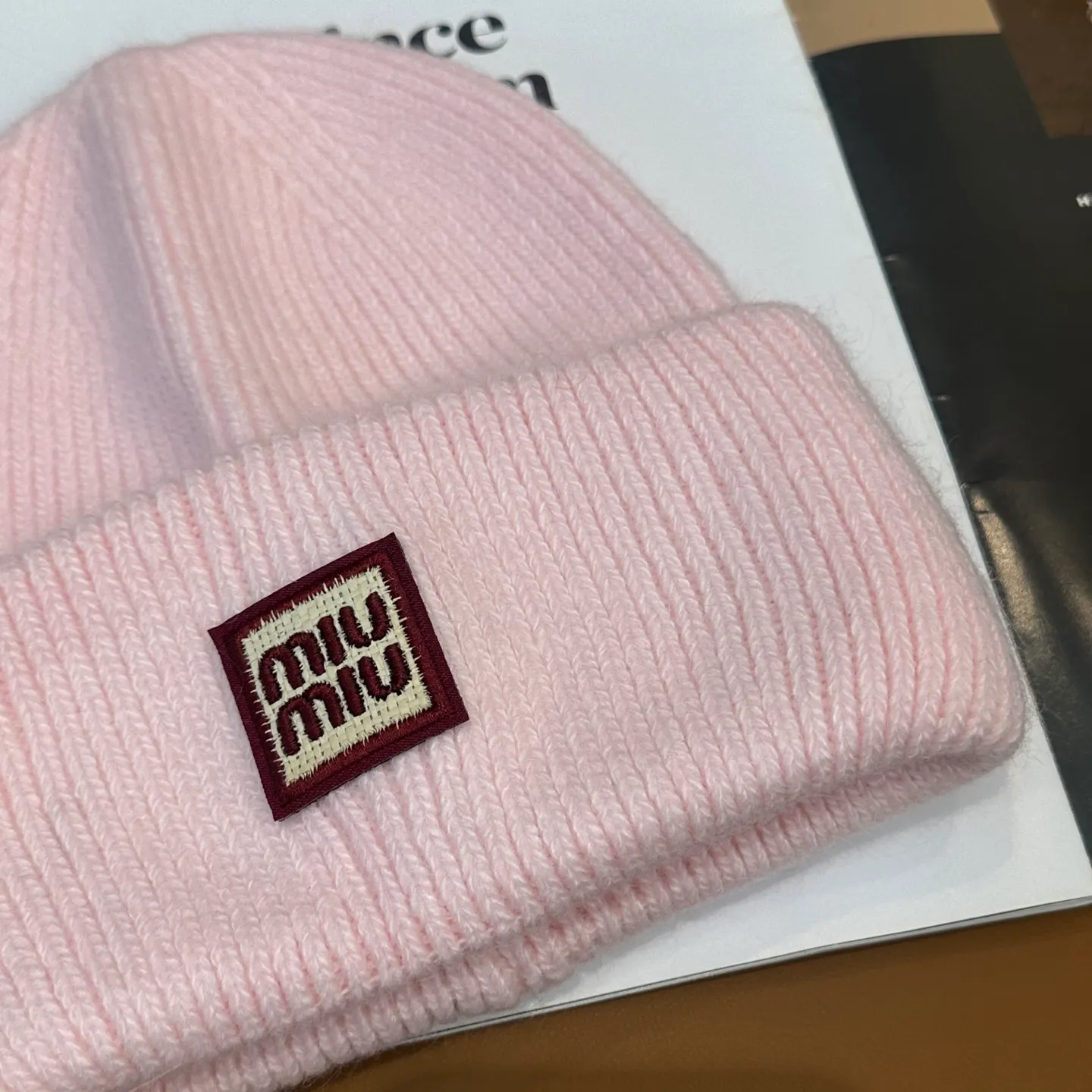 P50 miumiu Miu Miu counter's popular embroidered logo knitted hat! Xiaohongshu’s new product is released, it’s so 🉑️, high-elastic fabric, classic color