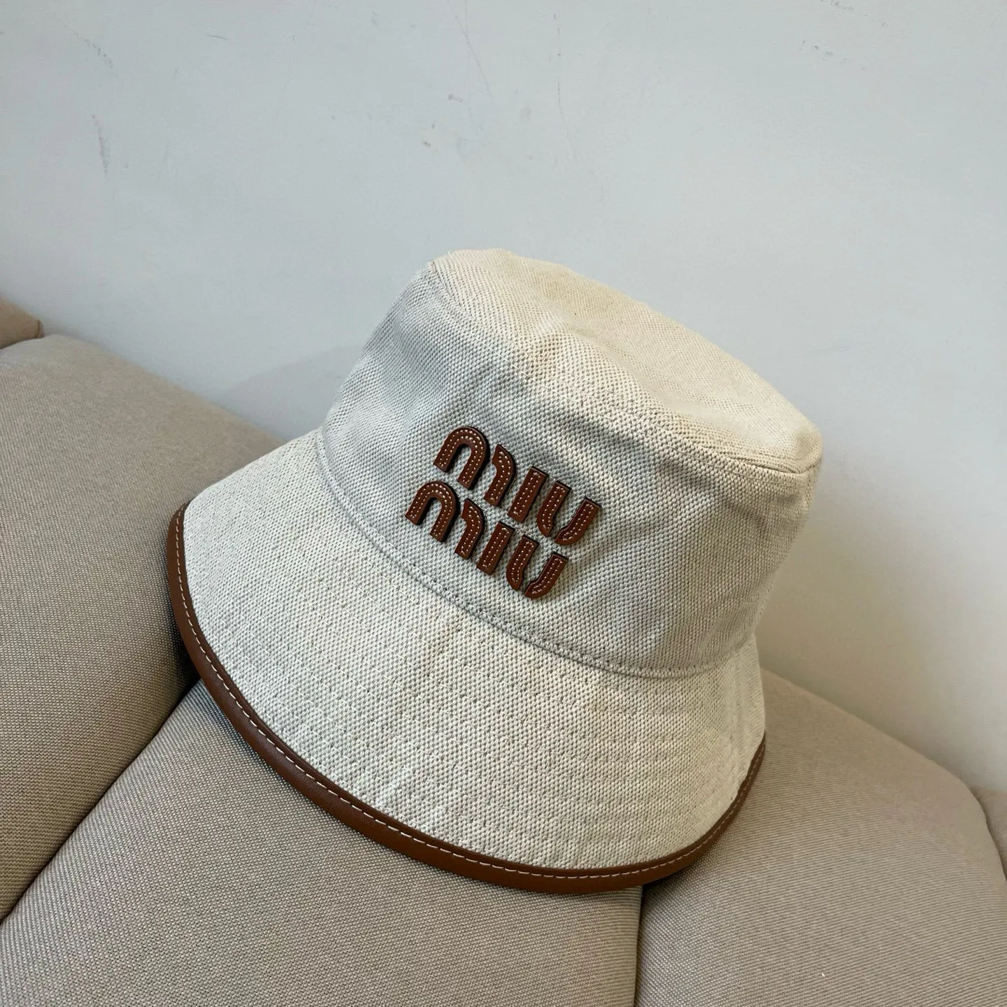 P70 miumiu original spring and summer new fisherman hat, genuine mold-making and custom-made, the original workmanship is meticulous and the quality is superb!