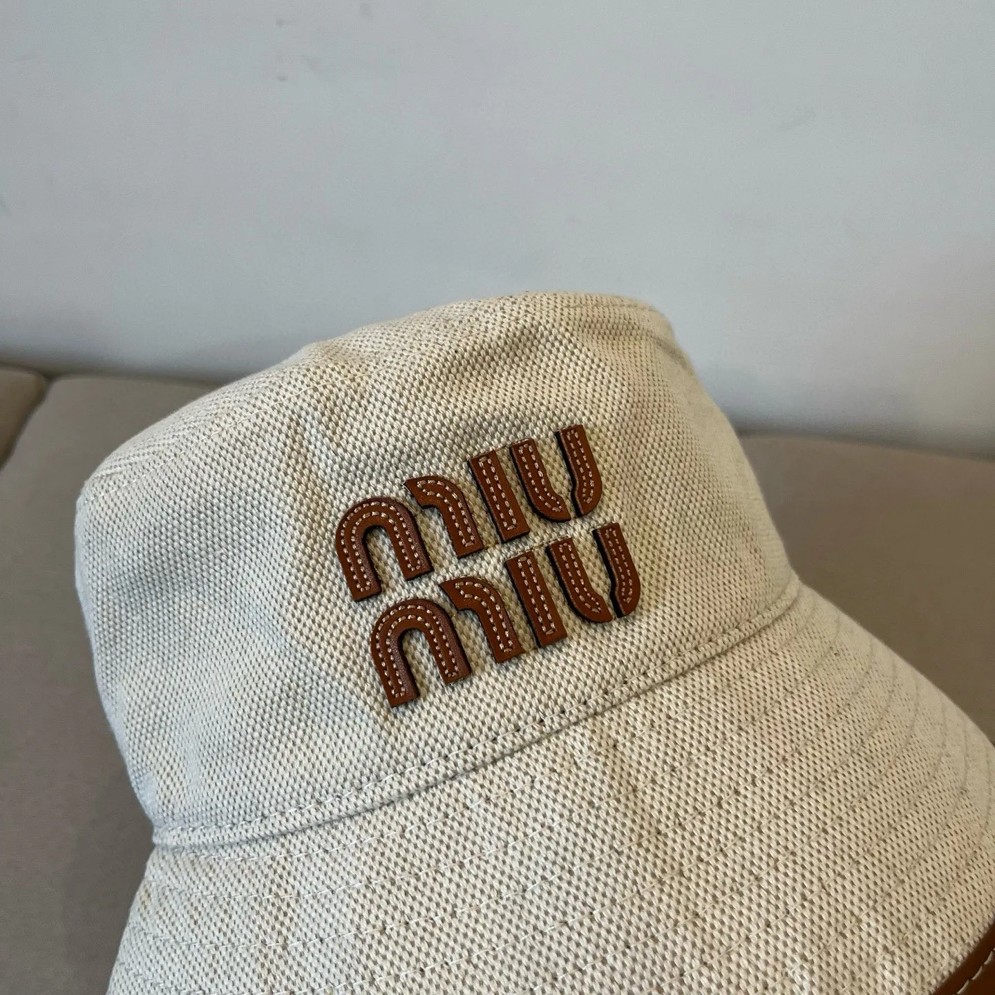 P70 miumiu original spring and summer new fisherman hat, genuine mold-making and custom-made, the original workmanship is meticulous and the quality is superb!