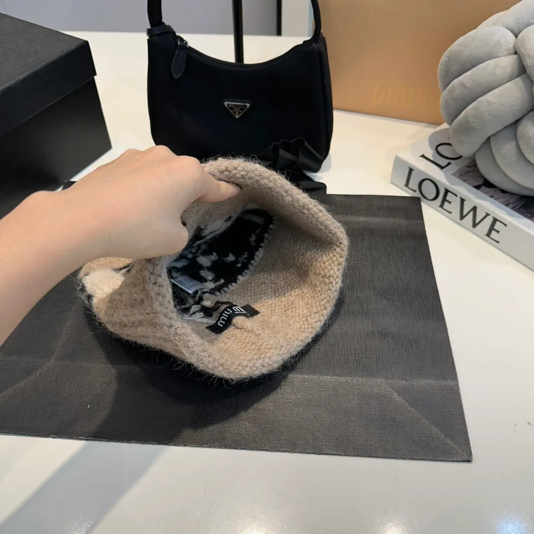 P70 miumiu new autumn and winter woolen hat