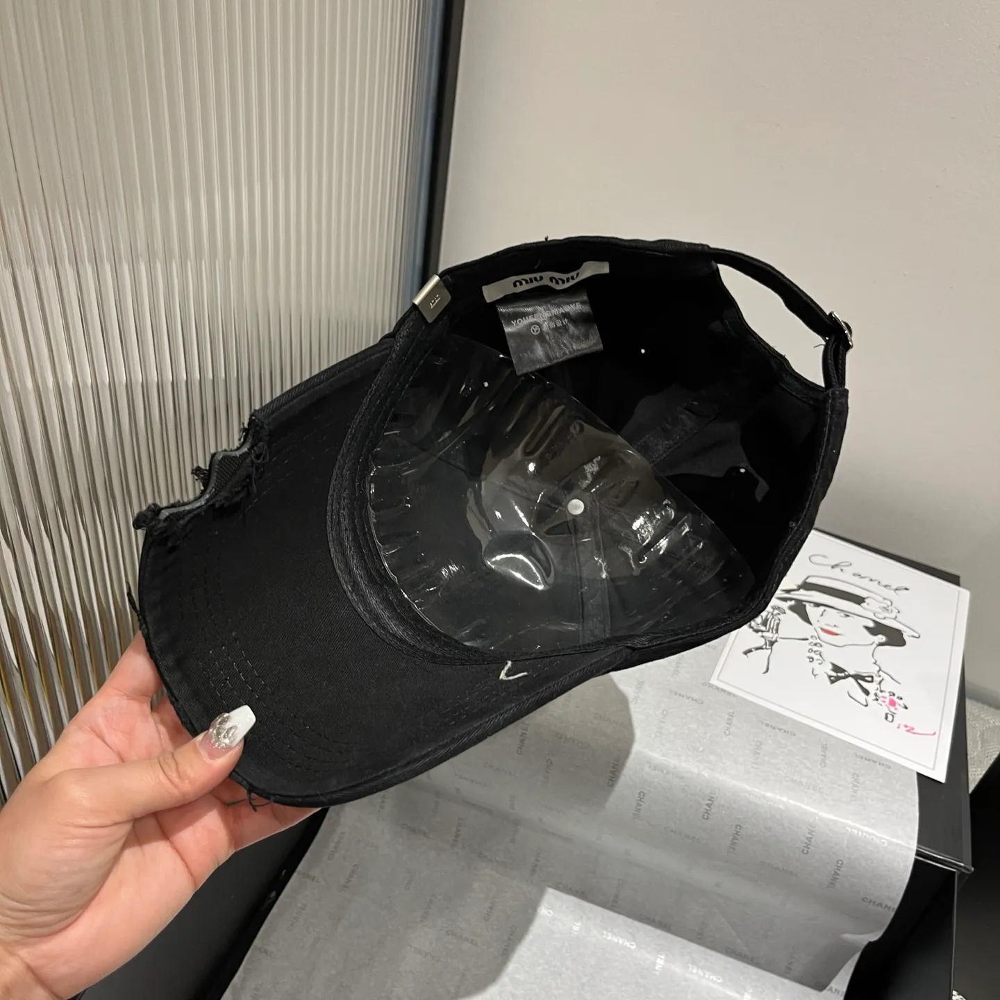 miumiu new ripped peaked cap, unisex, awesome shape