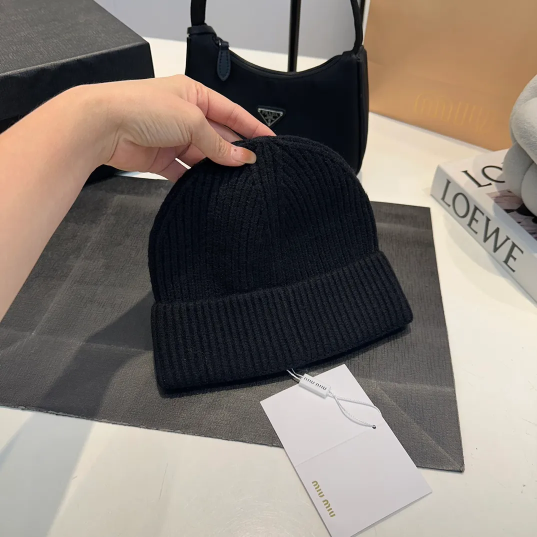 P56 high version Miumiu knitted hat, cold hat super warm