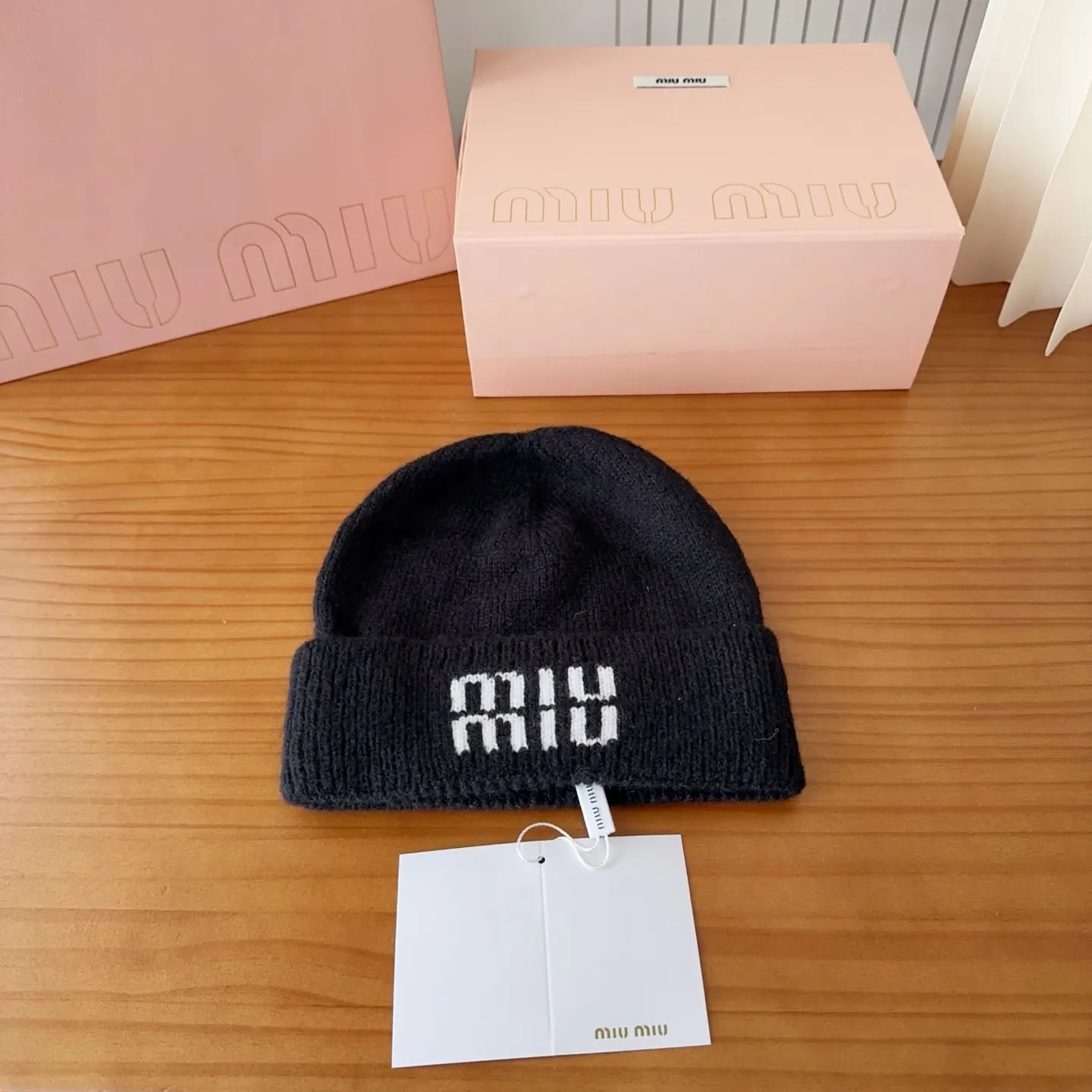 💰60 miumiu’s most popular knitted hat at the Miu Miu counter! Xiaohongshu’s new product is released, it’s so 🉑️, high-elastic fabric, classic colors, same style for men and women.