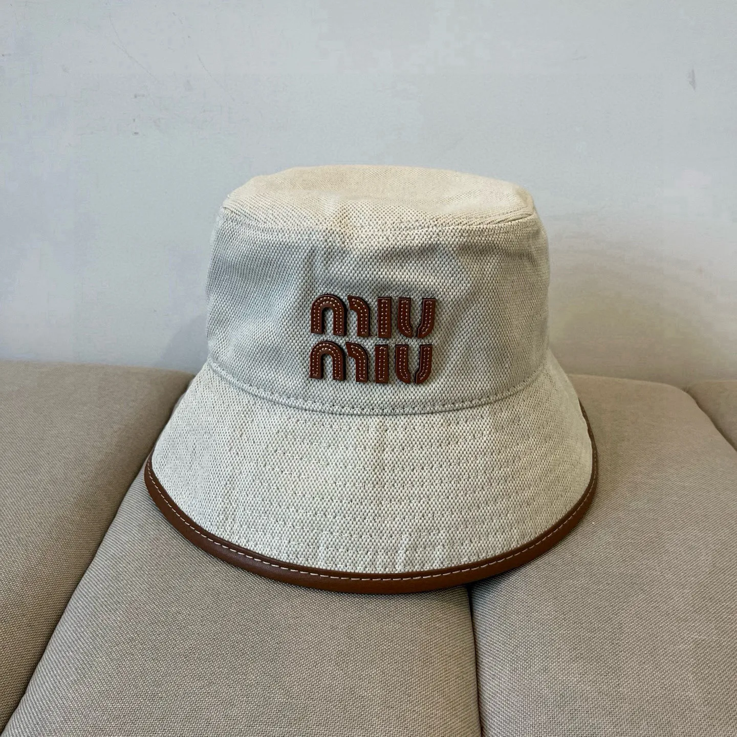 P60 miumiu original spring and summer new baseball cap, authentic mold-making and custom-made, the original workmanship is meticulous and the quality is superb!