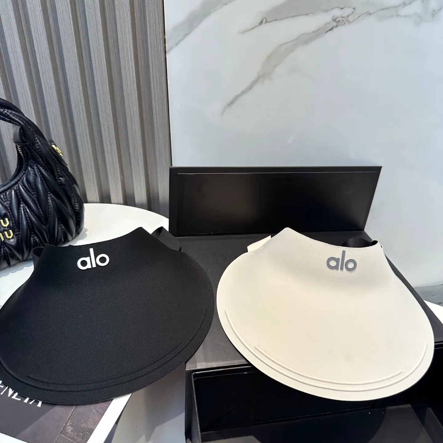 P60 miumiu Miu Miu～The new summer style seamless duck bill empty top hat is a summer sunshade artifact. It will not be stuffy at all, and the oversized brim is more sun-protective.
