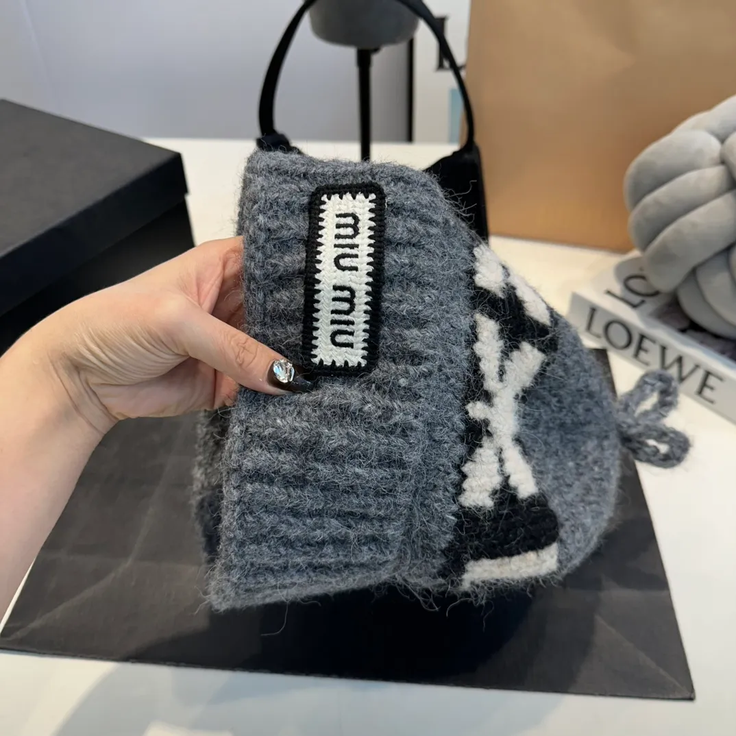 P70 miumiu new autumn and winter woolen hat
