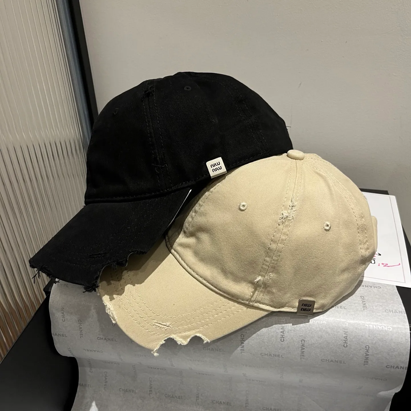 miumiu new ripped peaked cap, unisex, awesome shape