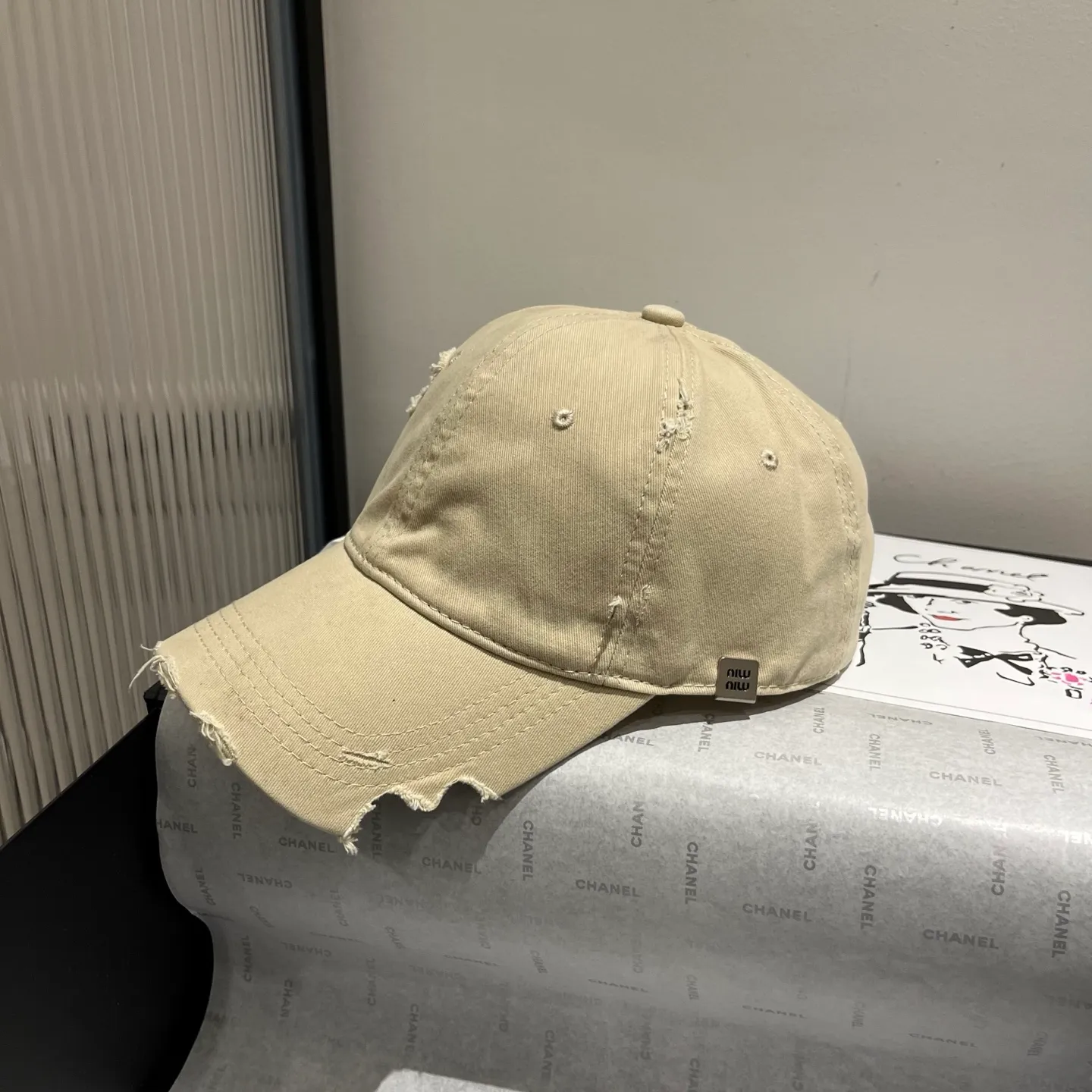 💰70¥ miumiu new ripped peaked cap, unisex, great style