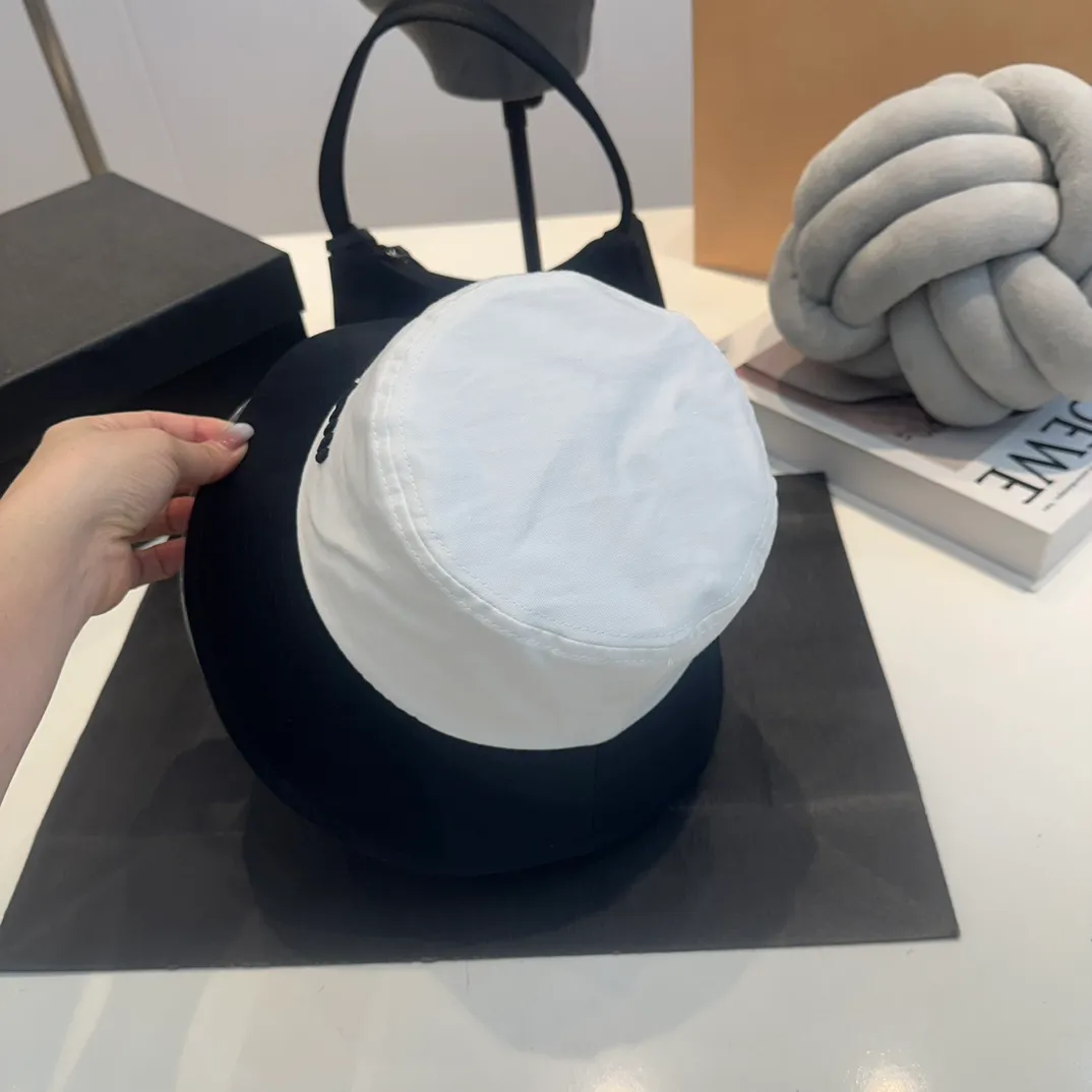 P56 MiuMiu Miu Miu girl's daily bucket hat. A very versatile baseball cap. Classic embroidered logo. Versatile and fashionable.