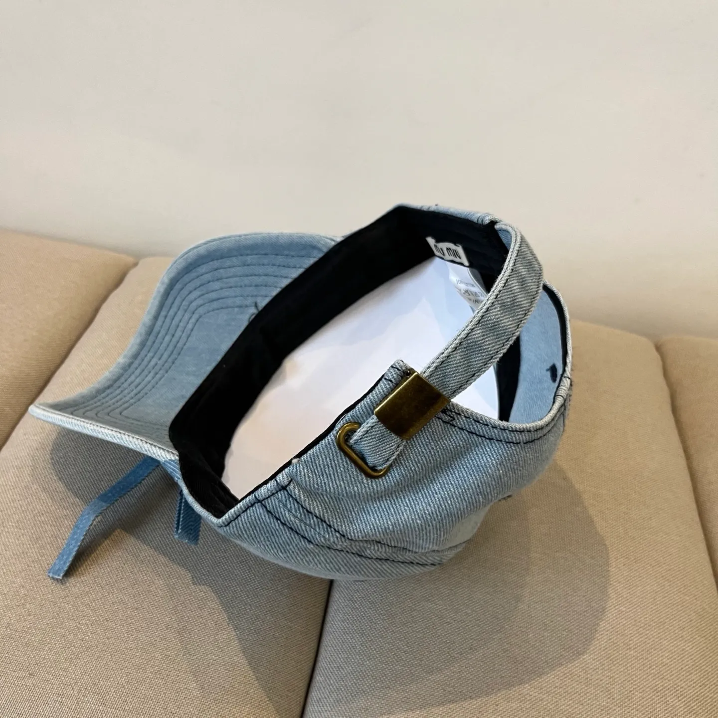 P60 miumiu original spring and summer new baseball cap, authentic mold-making and custom-made, the original workmanship is meticulous and the quality is superb!