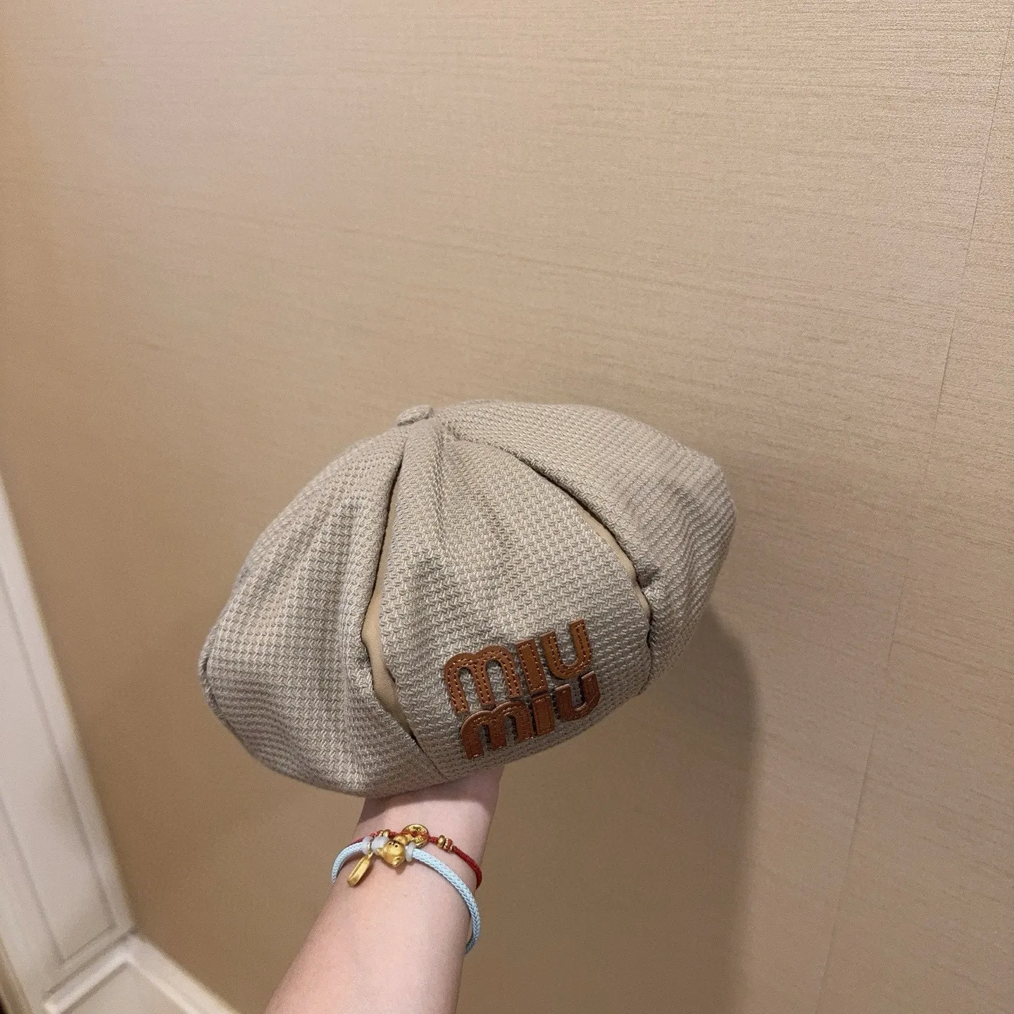 🆕 🆕 🆕 miumiu’s high-end beret is a must-have in autumn and winter. Designed fabric!