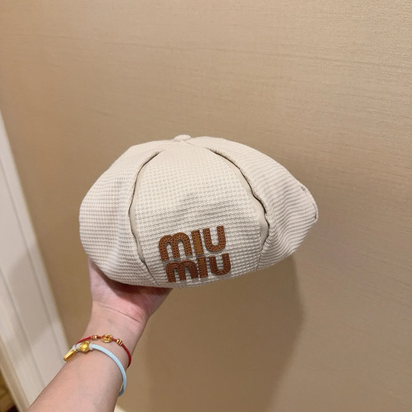 🆕 🆕 🆕 miumiu’s high-end beret is a must-have in autumn and winter. Designed fabric!