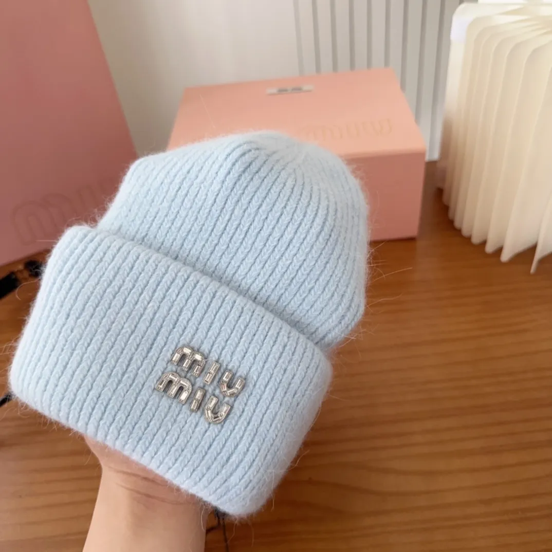 💰56 miumiu🐰Angora rabbit fur autumn and winter woolen hat This high-grade gray dyeing is very difficult to dye! What's more, the material of rabbit fur is like starting from scratch! Highly recommend to everyone. This hat goes well with any type of clothing. It can be both casual and sweet!