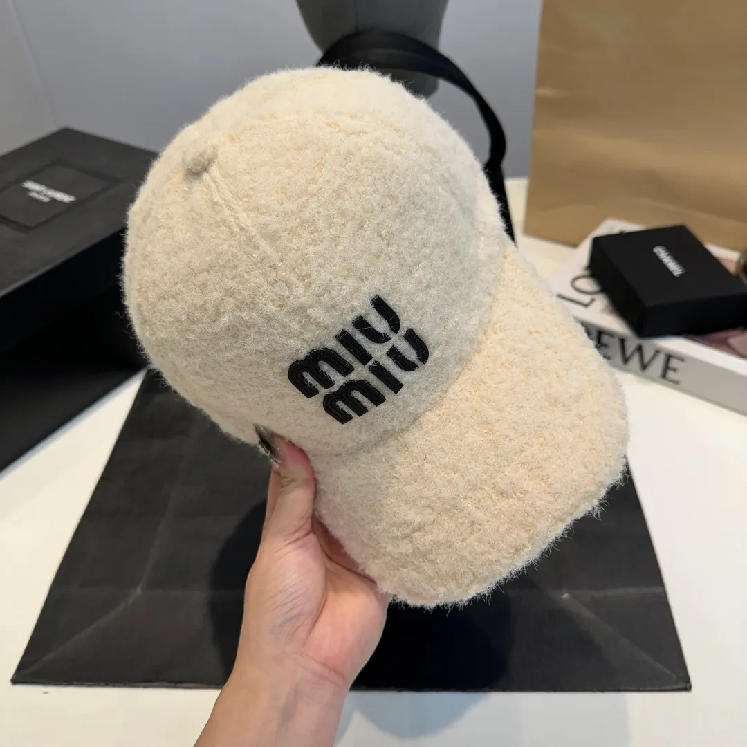 P56 Miumiu Miumiu new order style embroidered baseball cap🧢Big brand style is super easy to match, get it now!