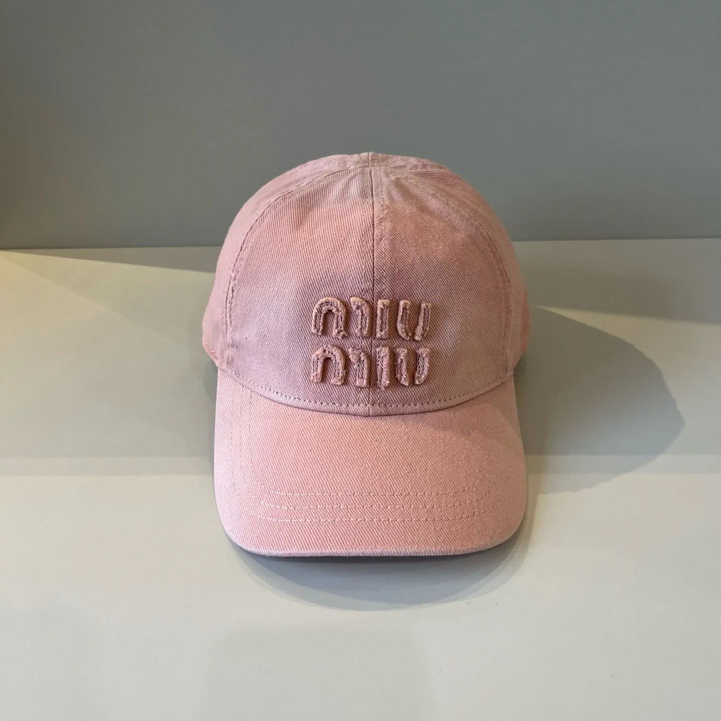 P70 miumiu original spring and summer new baseball cap, authentic mold-making and custom-made, the original workmanship is meticulous and the quality is superb!