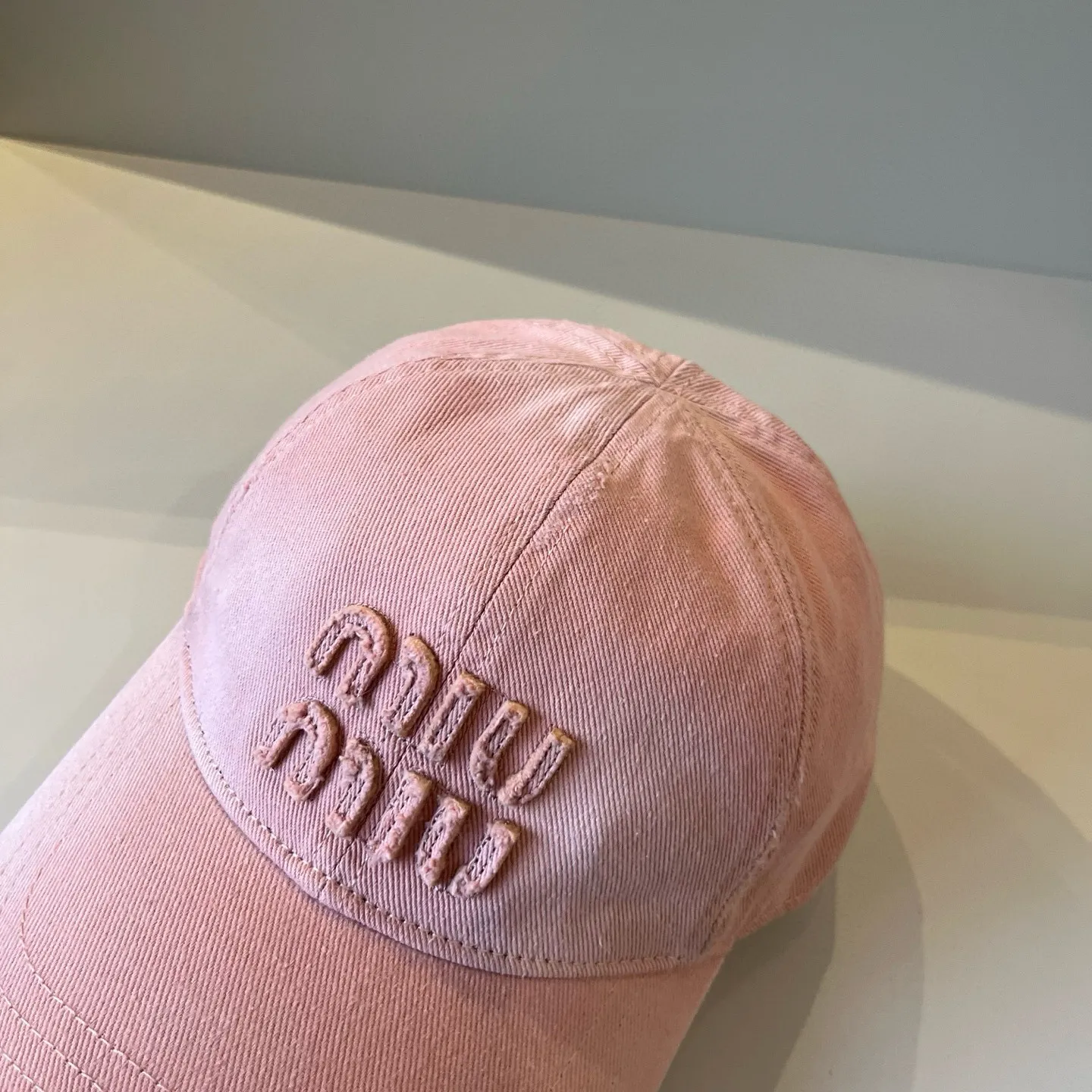 P70 miumiu original spring and summer new baseball cap, authentic mold-making and custom-made, the original workmanship is meticulous and the quality is superb!