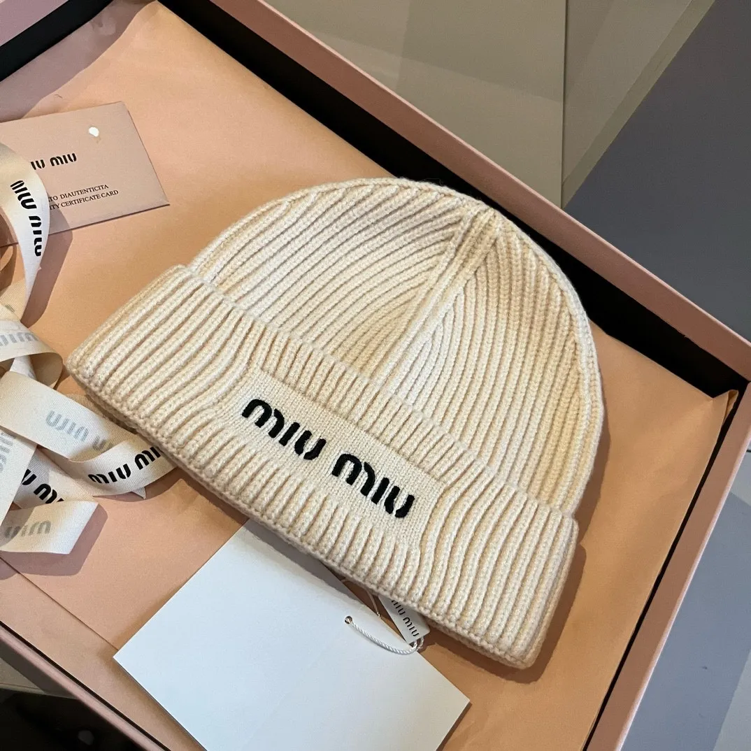 💰70¥ miumiu new knitted beanie, unisex