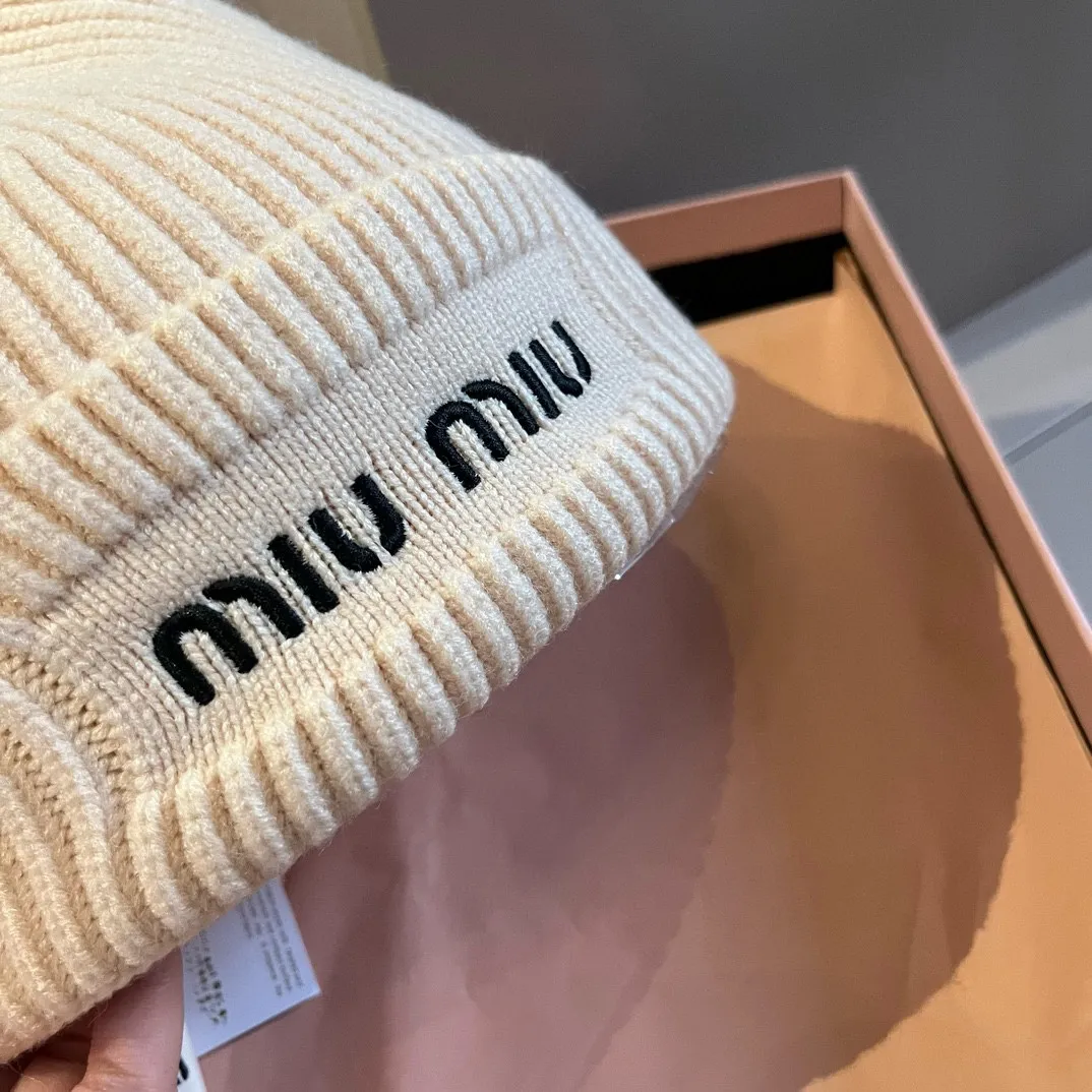 💰70¥ miumiu new knitted beanie, unisex