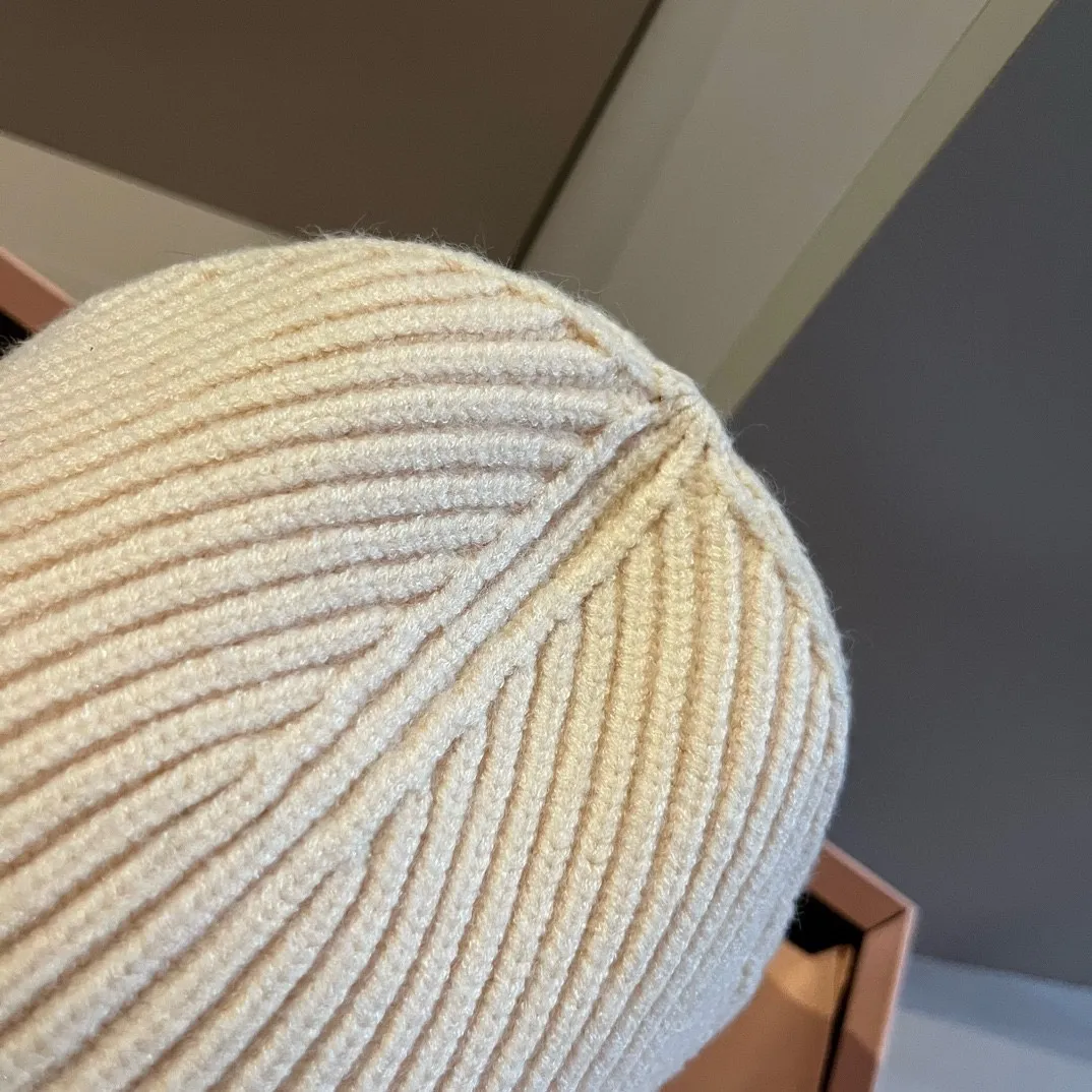 💰70¥ miumiu new knitted beanie, unisex