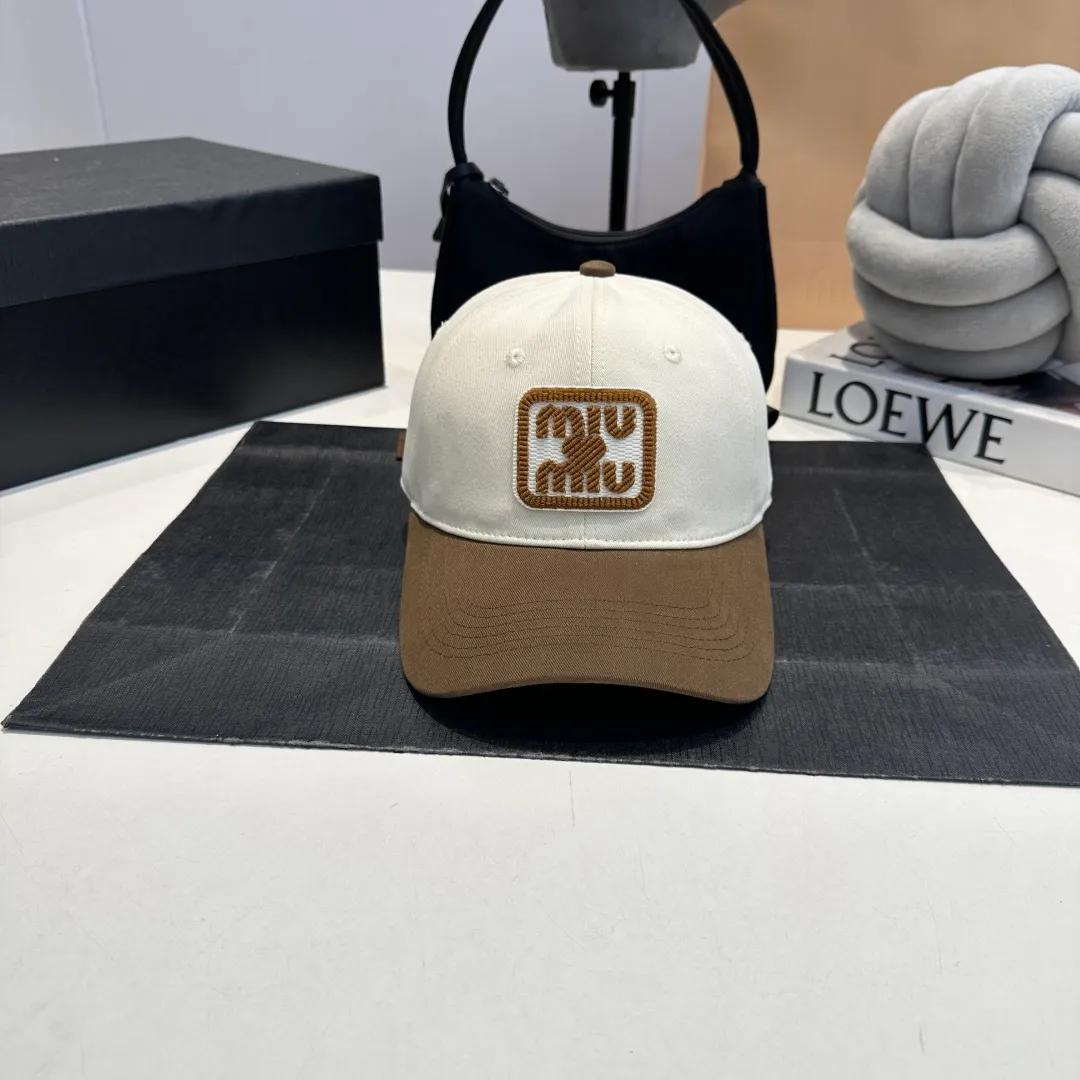 P56 miumiu original spring and summer new baseball cap, genuine mold-making and custom-made, the original workmanship is meticulous and the quality is superb!