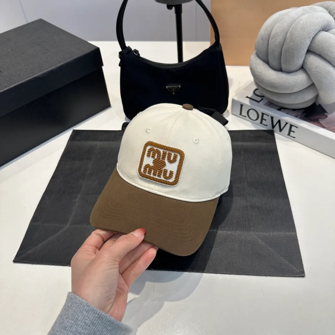 P56 miumiu original spring and summer new baseball cap, genuine mold-making and custom-made, the original workmanship is meticulous and the quality is superb!