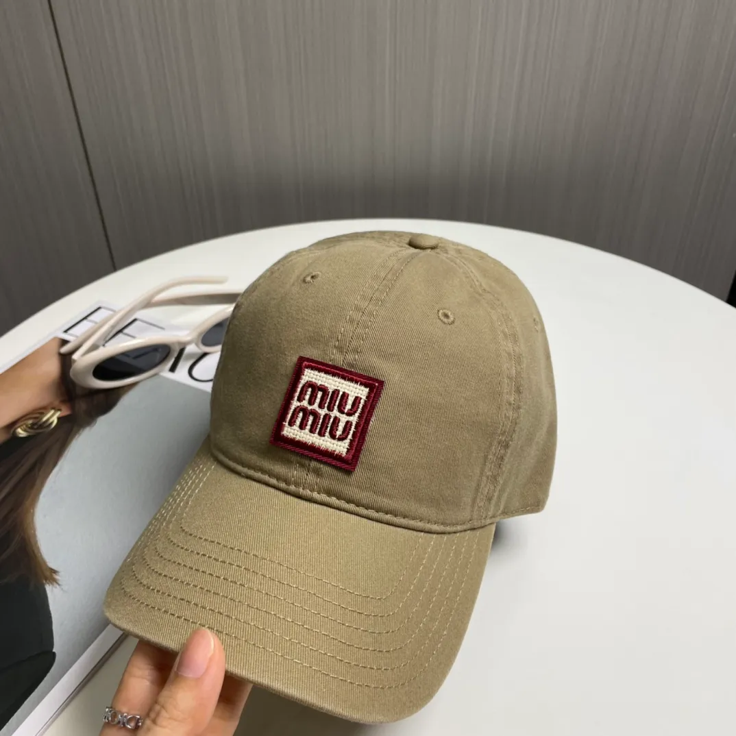 P50 miumiu new plain baseball cap, the hottest color at the moment - full of street style! Trendy and versatile, Xiaohongshu grows grass, poison, get your boyfriend, and cool together