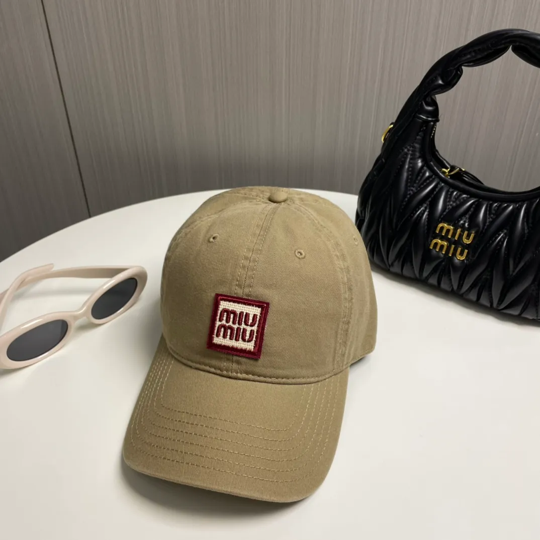 P50 miumiu new plain baseball cap, the hottest color at the moment - full of street style! Trendy and versatile, Xiaohongshu grows grass, poison, get your boyfriend, and cool together