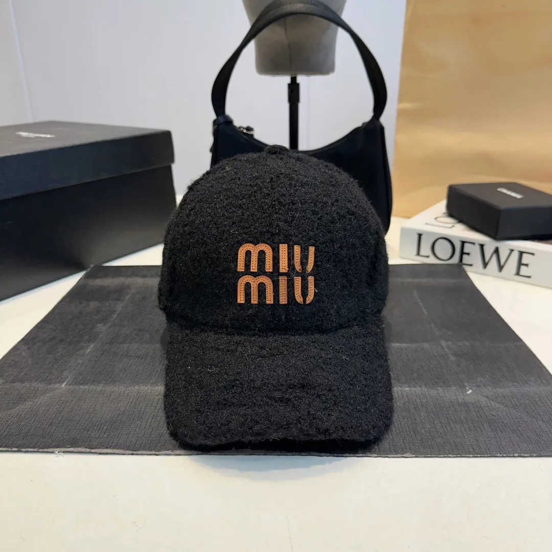 P56 Miumiu Miumiu new order style embroidered baseball cap🧢Big brand style is super easy to match, get it now!
