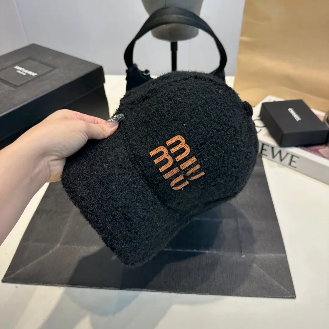 P56 Miumiu Miumiu new order style embroidered baseball cap🧢Big brand style is super easy to match, get it now!