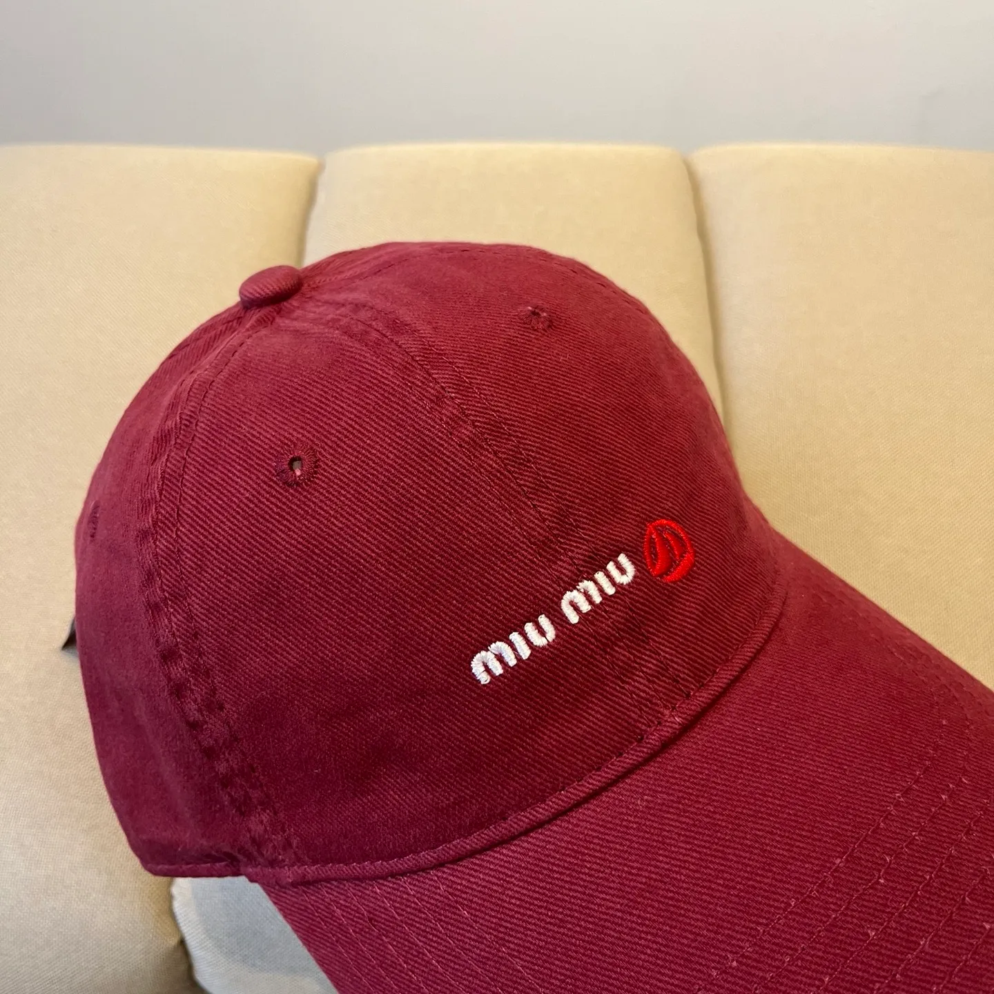 P60 miumiu original spring and summer new baseball cap, authentic mold-making and custom-made, the original workmanship is meticulous and the quality is superb!