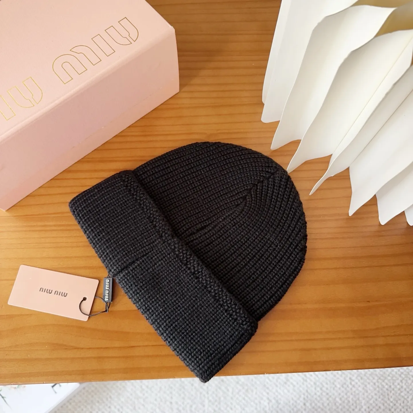 💰60 miumiu’s most popular knitted hat at the Miu Miu counter! Xiaohongshu’s new product is released, it’s so 🉑️, high-elastic fabric, classic colors, same style for men and women.