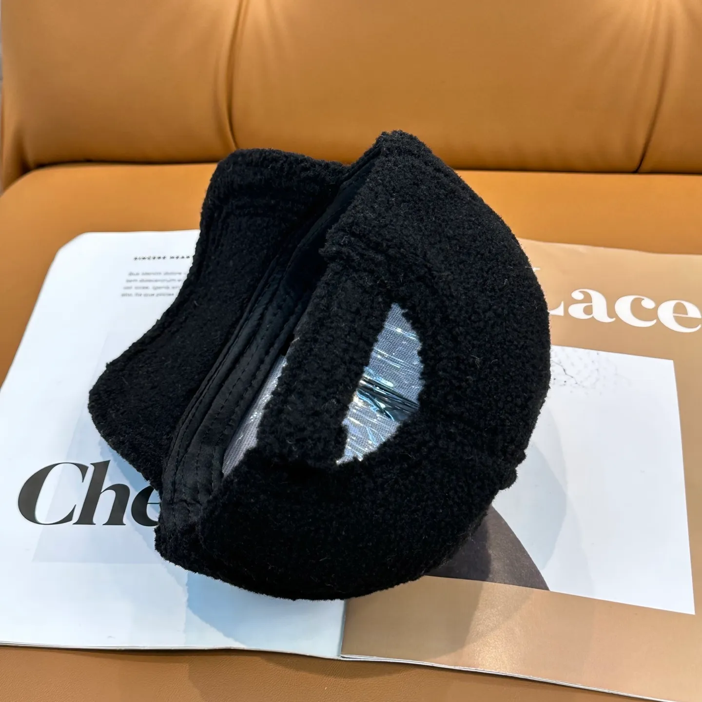 P56 miumiu~The new autumn and winter lamb wool baseball cap~ It is a super perfect interpretation of the sweet and cool style. I just love it so much❤️ The top is sexy and handsome. Both are online! No girl can refuse a fluffy item.