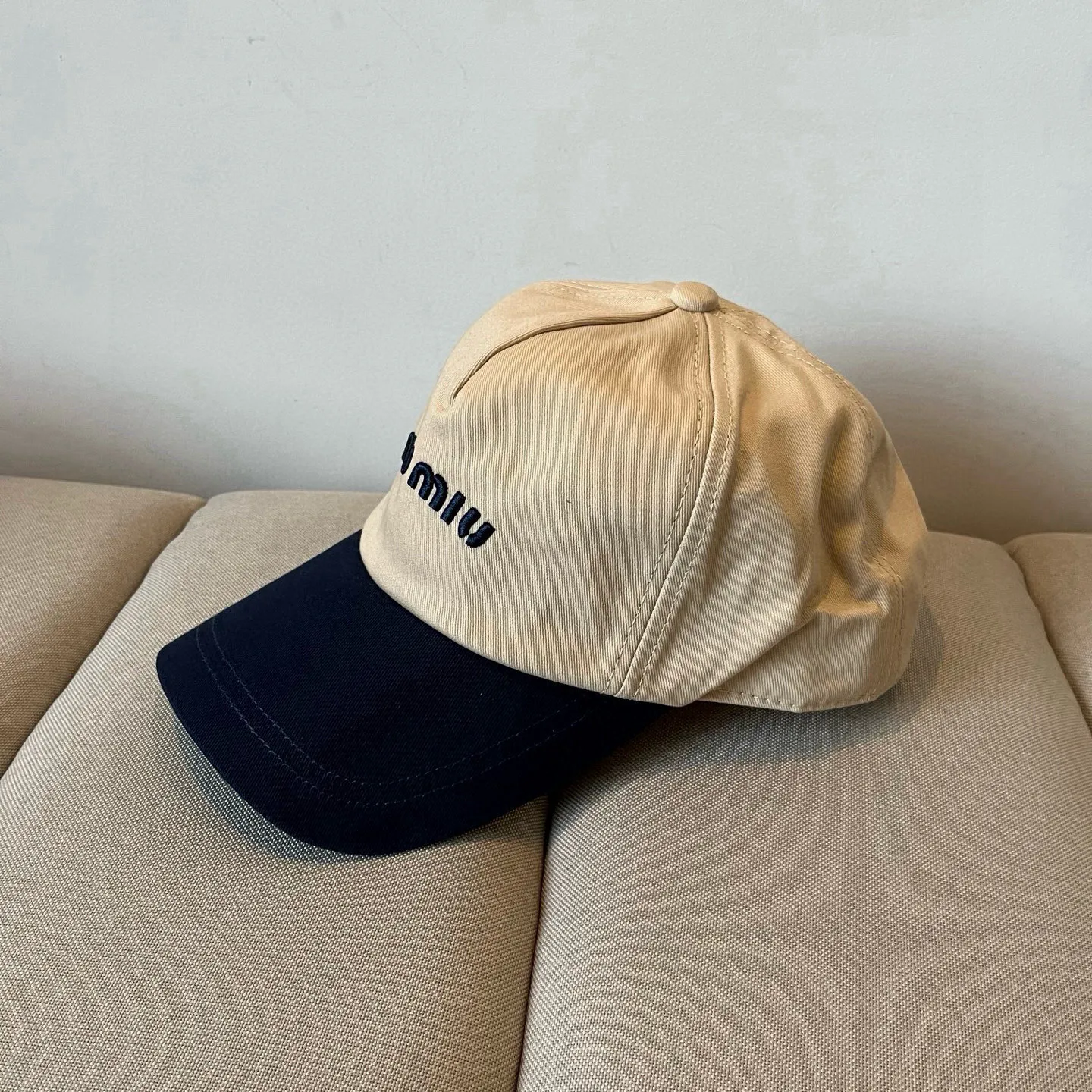 P60 miumiu original spring and summer new baseball cap, authentic mold-making and custom-made, the original workmanship is meticulous and the quality is superb!